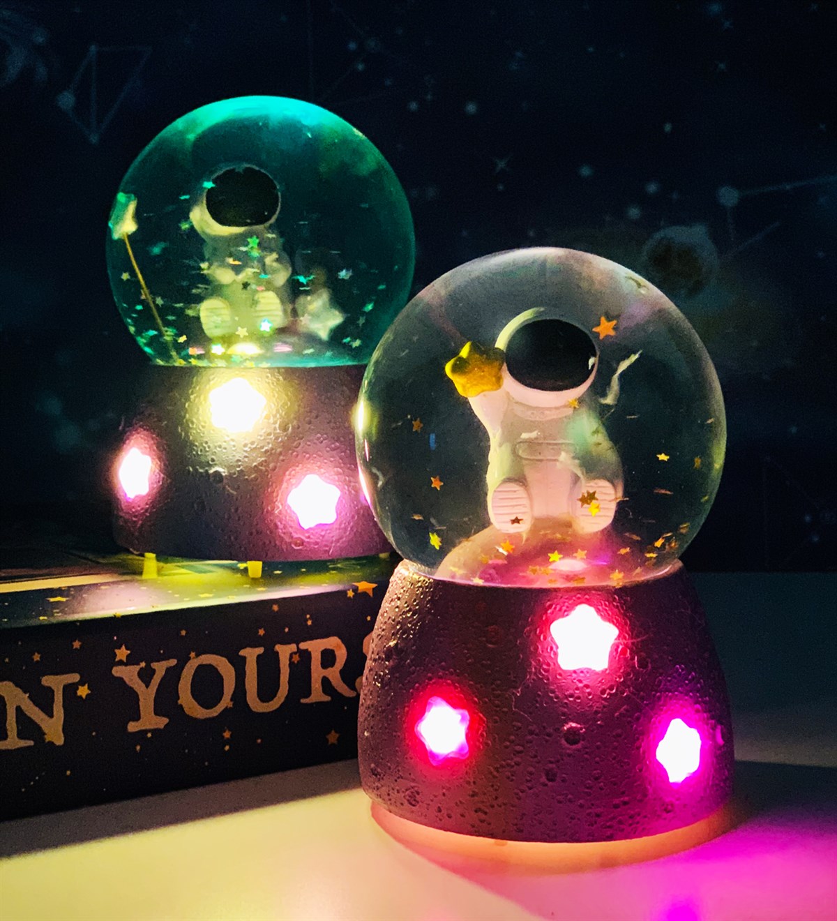 Astranot Orta Boy Işıklı Kar Küresi GiftmodaW1072-8AB