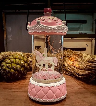 Atlı Karınca Işıklı ve Müzikli Kar Küresi