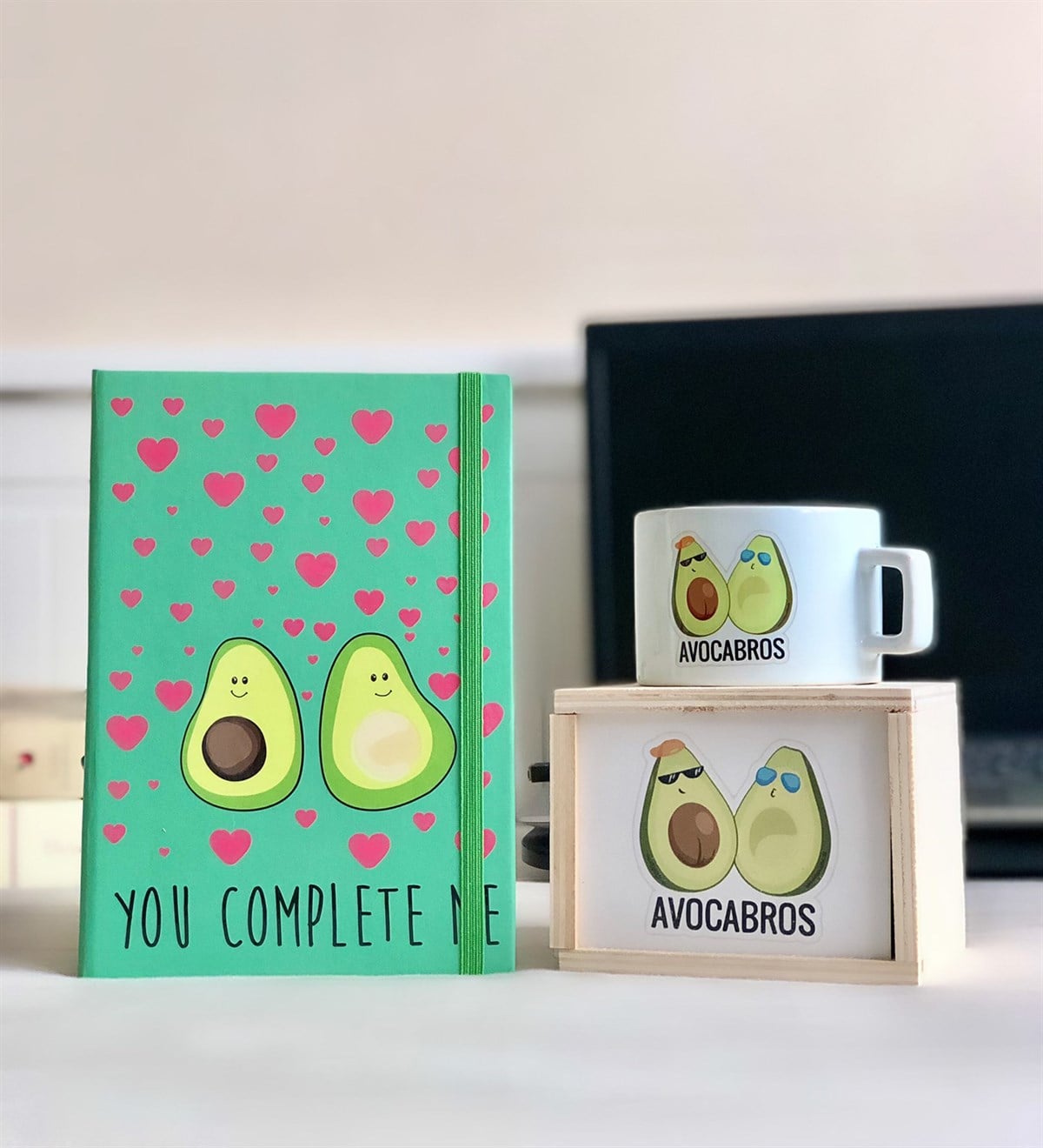 Avokado Bro Tasarımlı Kutulu Kupa Ve Beni Tamamlıyorsu Tasarımlı Lastikli DefterGiftmodaYou-Complete-Me-Defter-akk-bro
