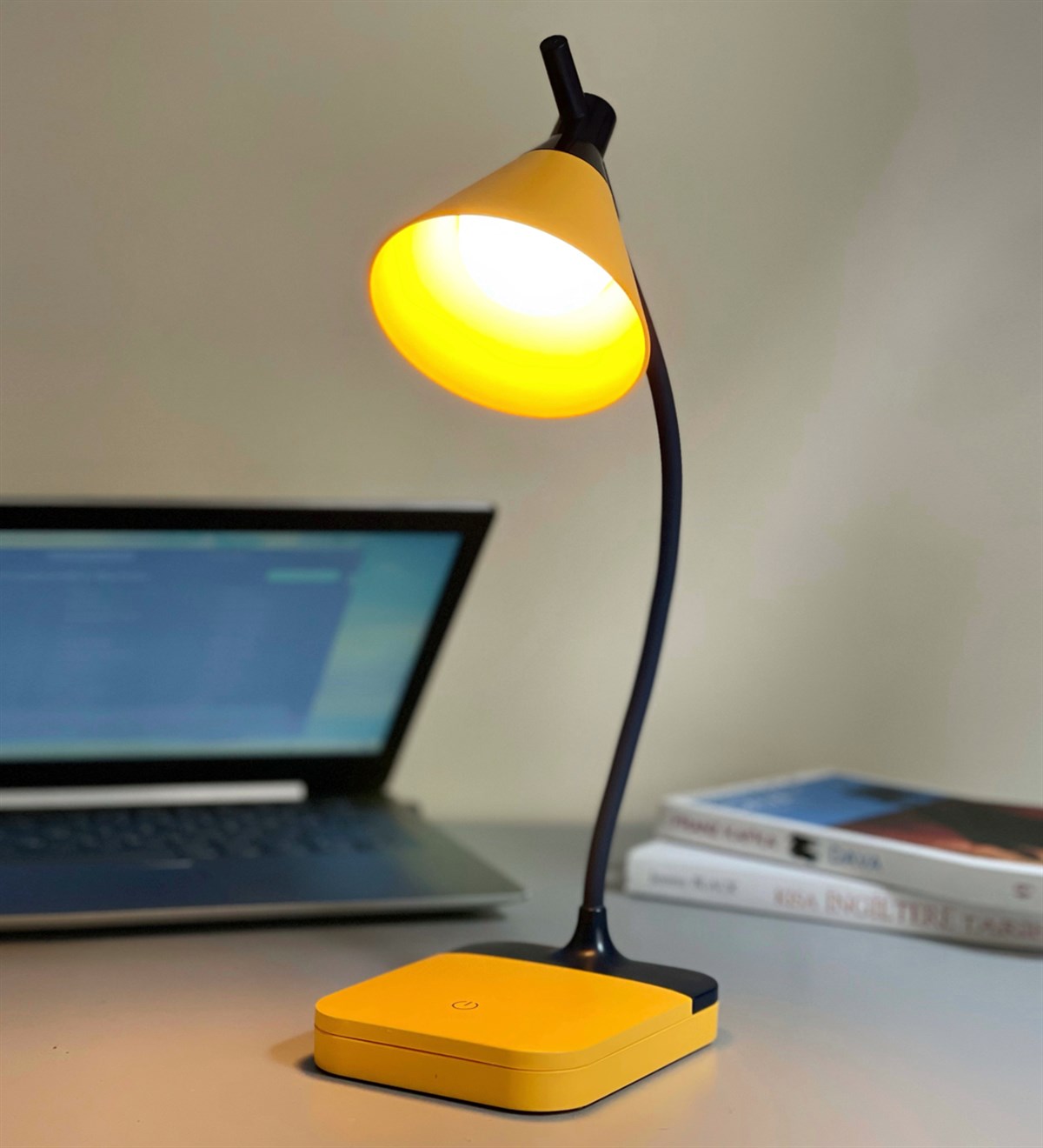 Dokunmatik Şarjlı Masa LambasıgiftmodaGM-4175