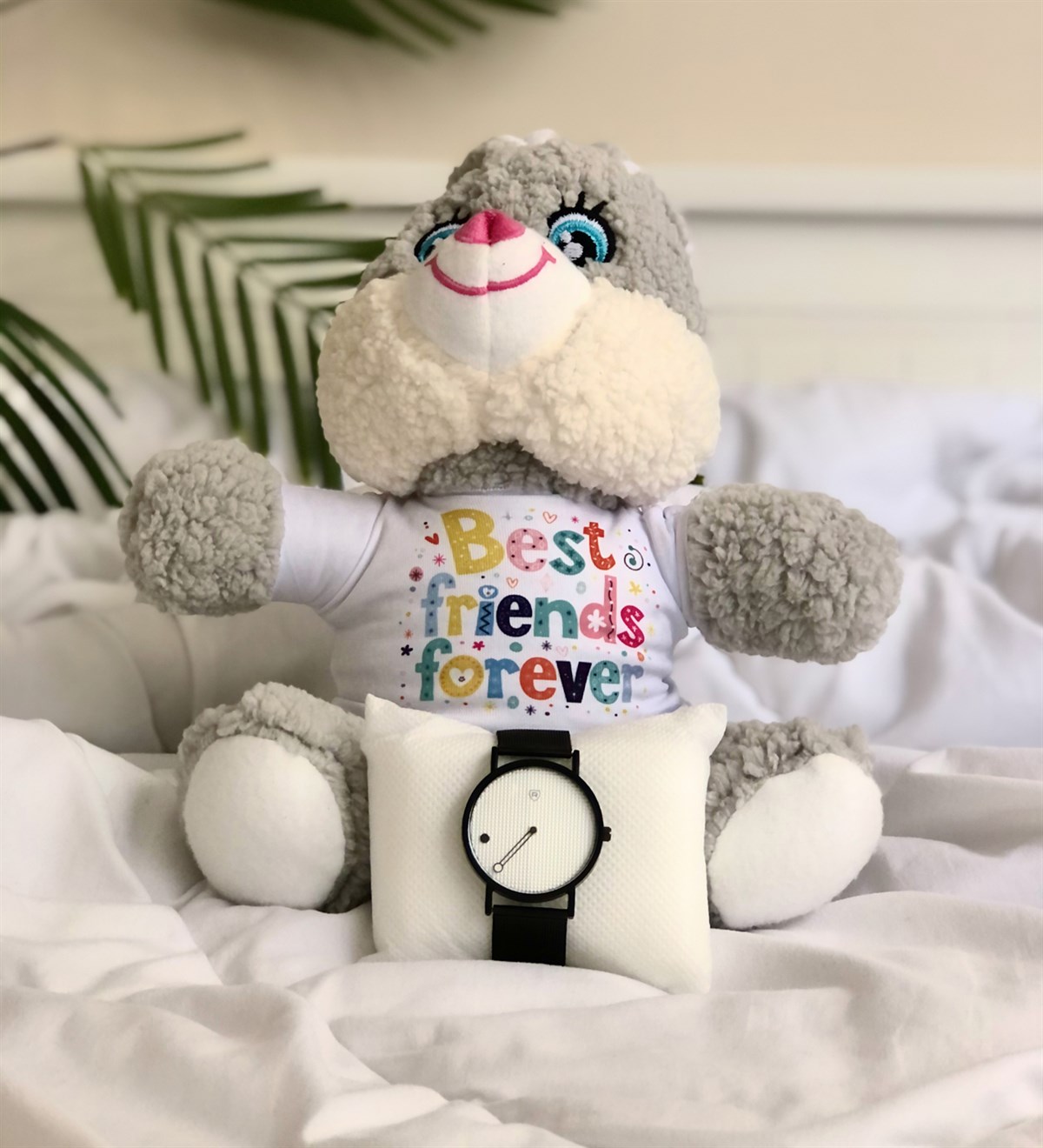 Best Friends Tasarımlı Tavşancık Ve Gümüş Siyah Hasır Kordon Beyaz İç SaatGiftmodaFriends-Pelus-Kordon-Düz-Beyaz-İç