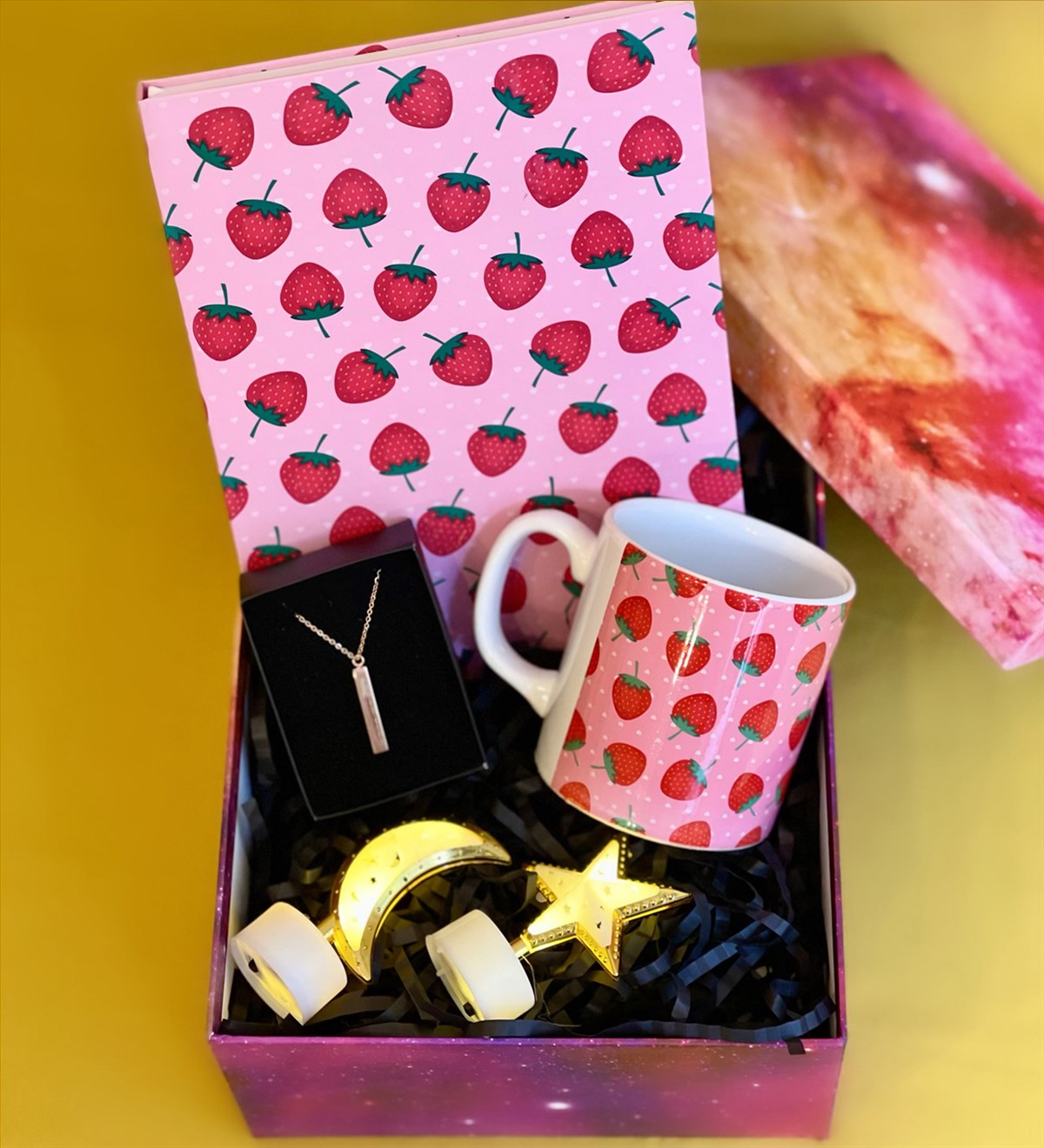 Çilek Tasarımlı Hediye SetiGiftmodaGmhs100262