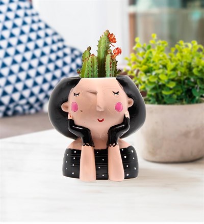 Dekoratif Siyah Elbiseli Kız Mini Saksı