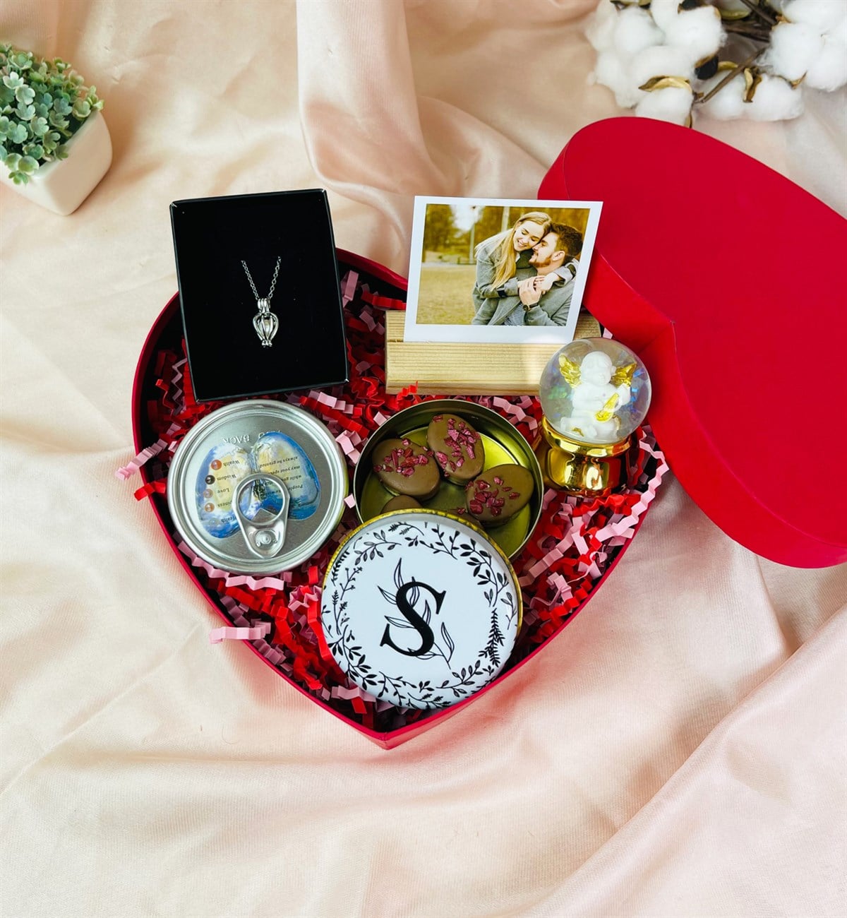 Kişiye Özel Fotoğraflı Harfli Çiçek Tasarımlı Sevgiliye Hediye Seti giftmodaGmhs101550