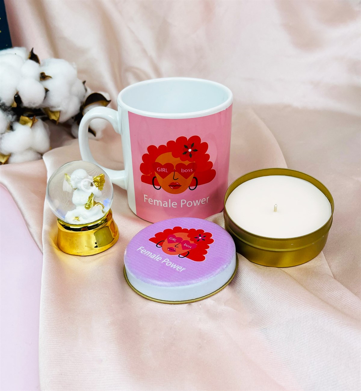 Kadın Gücü Tasarımlı kupa Mum Ve Altınyaldızlı Kar Küresi Hediye SetigiftmodaGmhs101584