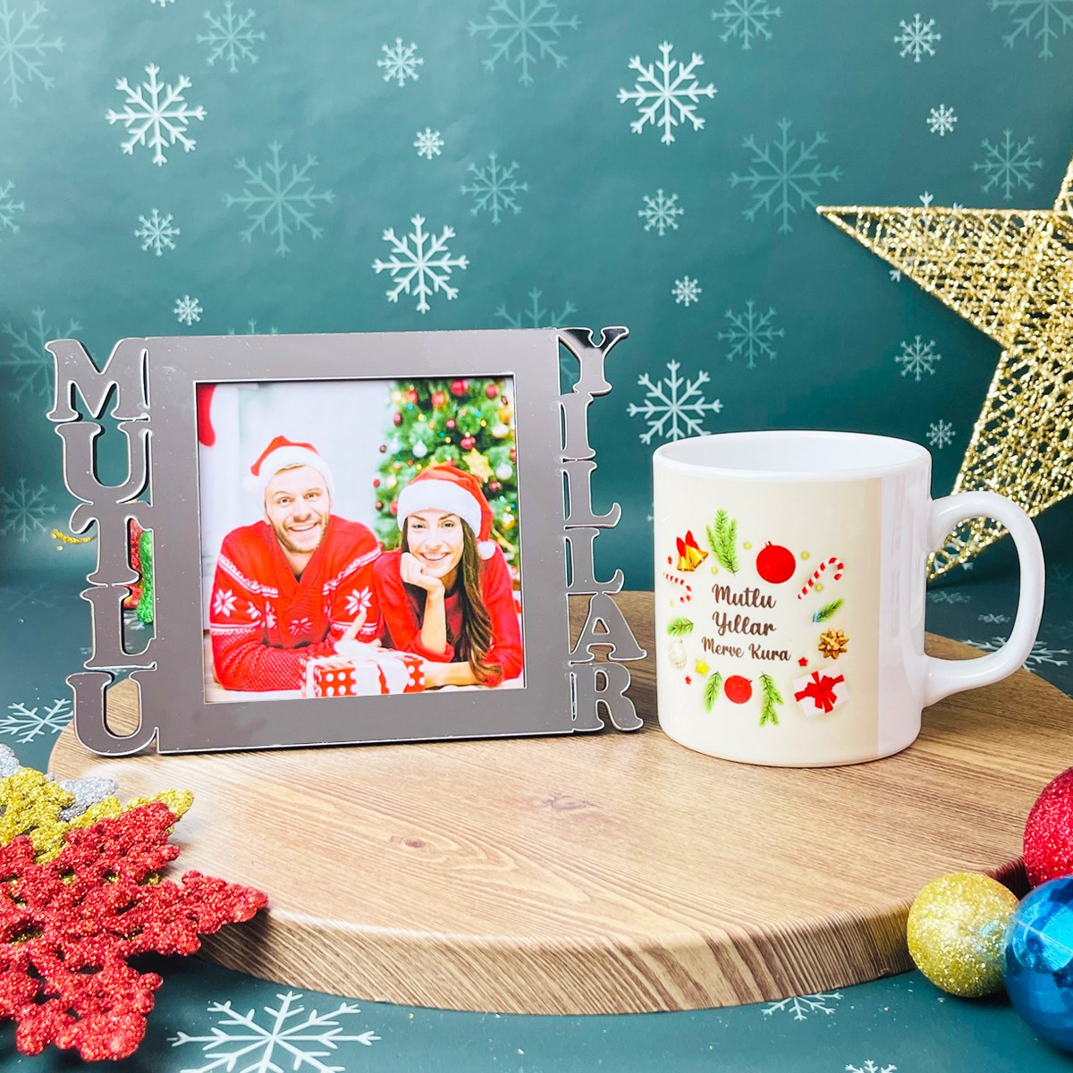 Kişiye Özel Mutlu Yıllar Fotoğraf Standlı Mdf Çerçeve Gümüş Ve Kupa Set giftmodaGmhs101268