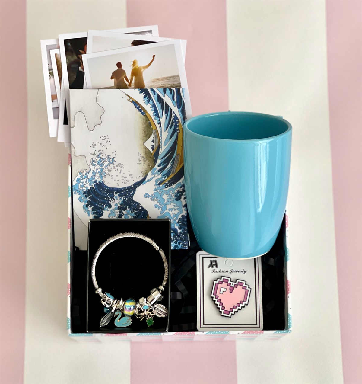 Kişiye Özel Dalga Tasarımlı Mini Albüm Mavi Bulut Kupa Rozet Ve Kuğu Pandora Bileklik Hediye SetigiftmodaGmhs100904