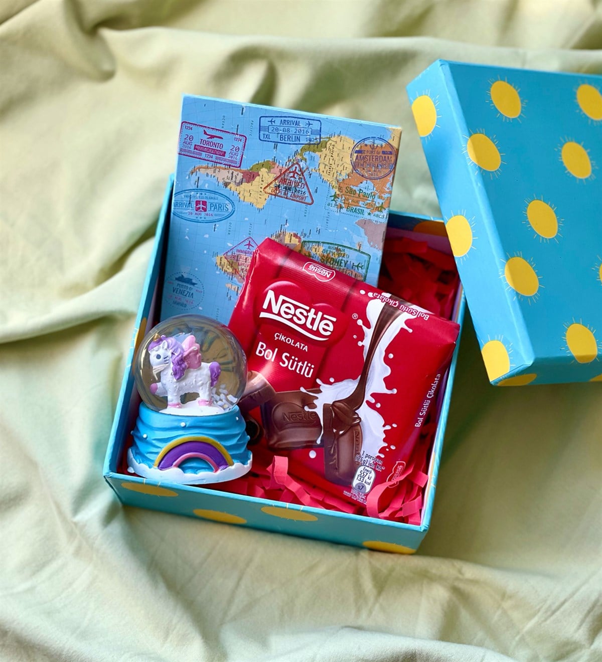 Özel Kutulu Travel Mini Albüm Çikolata Ve Mini Unicorn Gökkuşağı Kar Küresi Hediye SetiGiftmodaGmhs100733