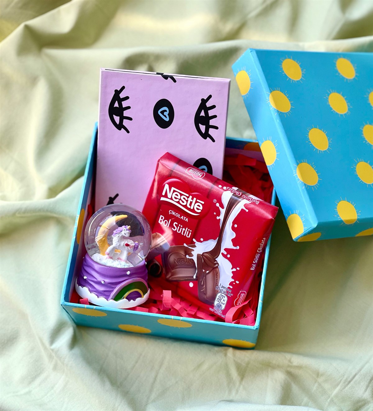 Özel Kutulu Nazar Göz Mini Albüm Çikolata Ve Mini Unicorn Gökkuşağı Kar Küresi Hediye SetiGiftmodaGmhs100731