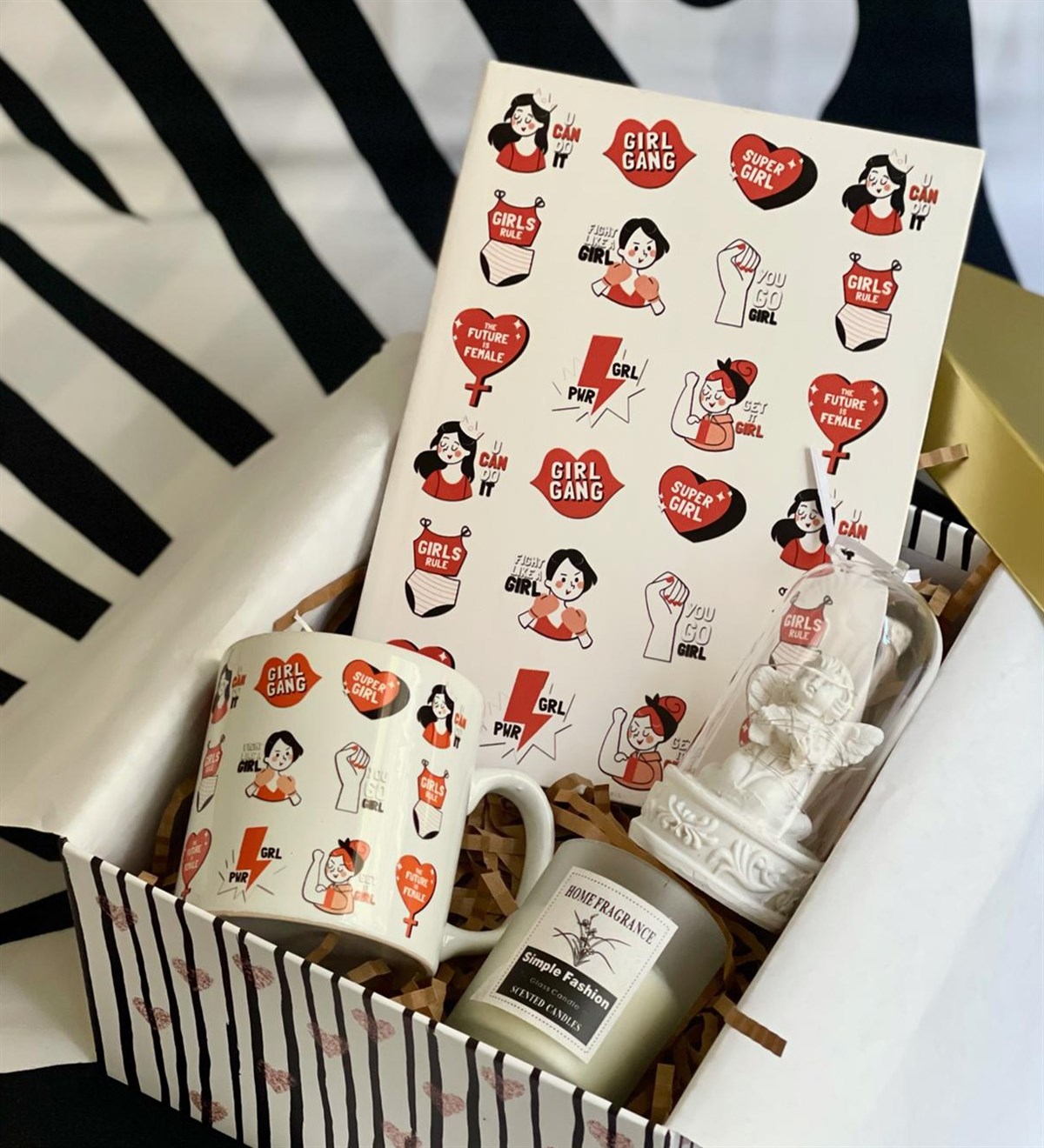 Işıklı Melek Biblo Girl Gang Tasarımlı Kupa Ajanda Ve Kokulu Cam Mum Kadınlara Özel Hediye SetiGiftmodaGmhs100444