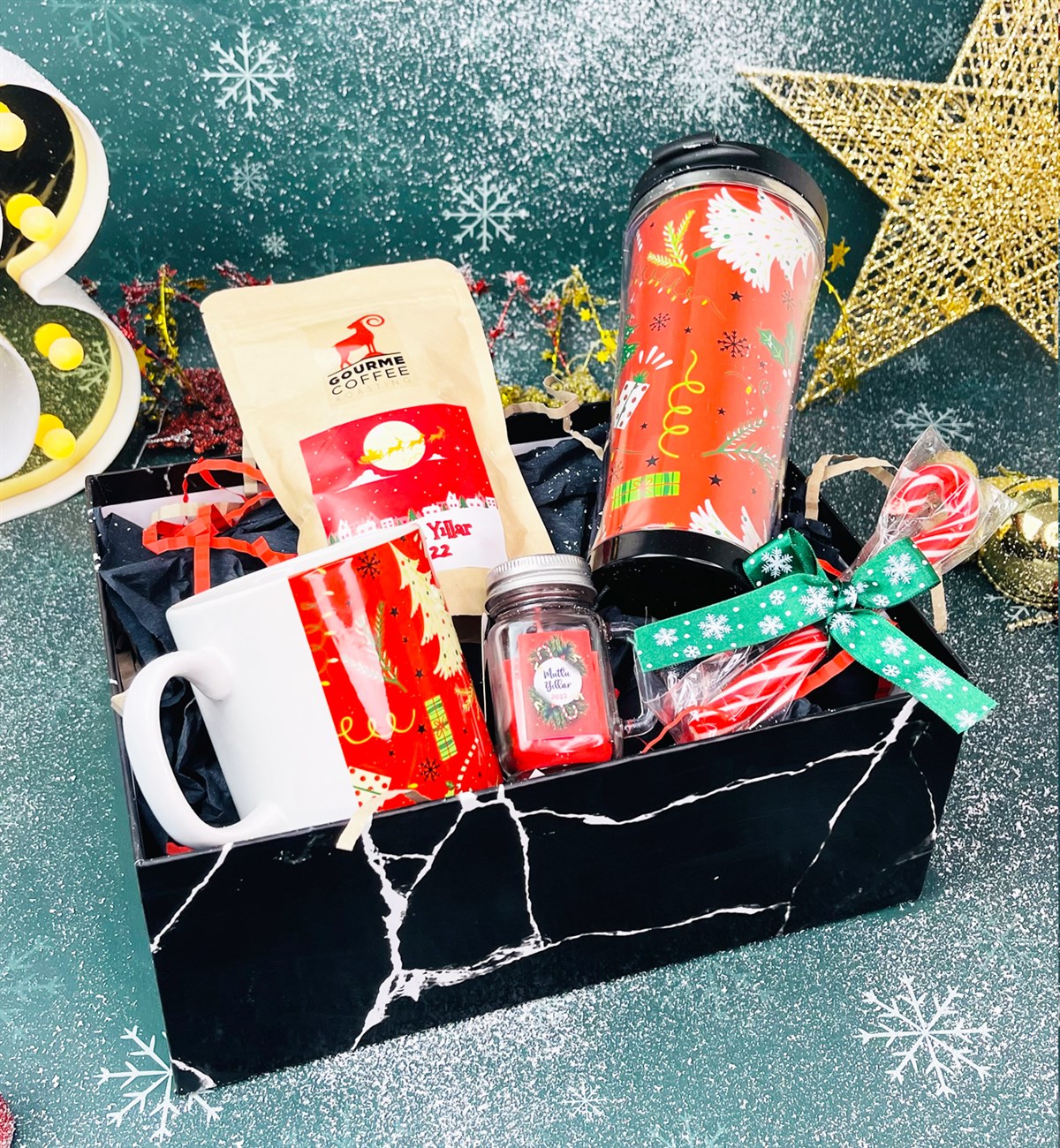 Kırmızı Yeni Yıl Tasarımlı Mug Bardak Filtre Kahve Kupa Baston Şeker Ve Kokulu Mum Yılbaşı SetigiftmodaGmhs101333