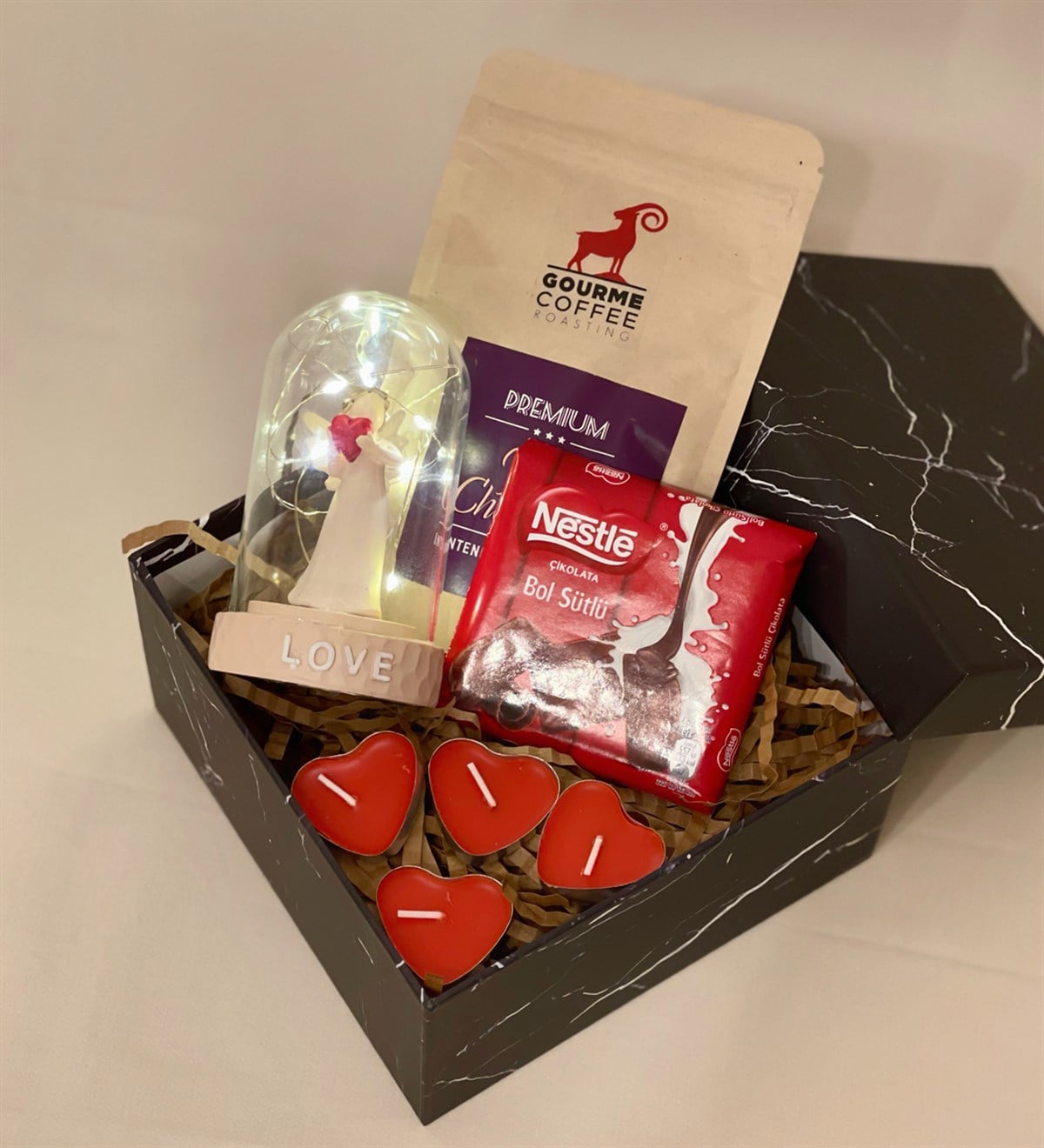 Işıklı Melek Biblo Sıcak Çikolata Mini Kalp Mum Ve Çikolata Kadınlara Özel Hediye SetiGiftmodaGmhs100420