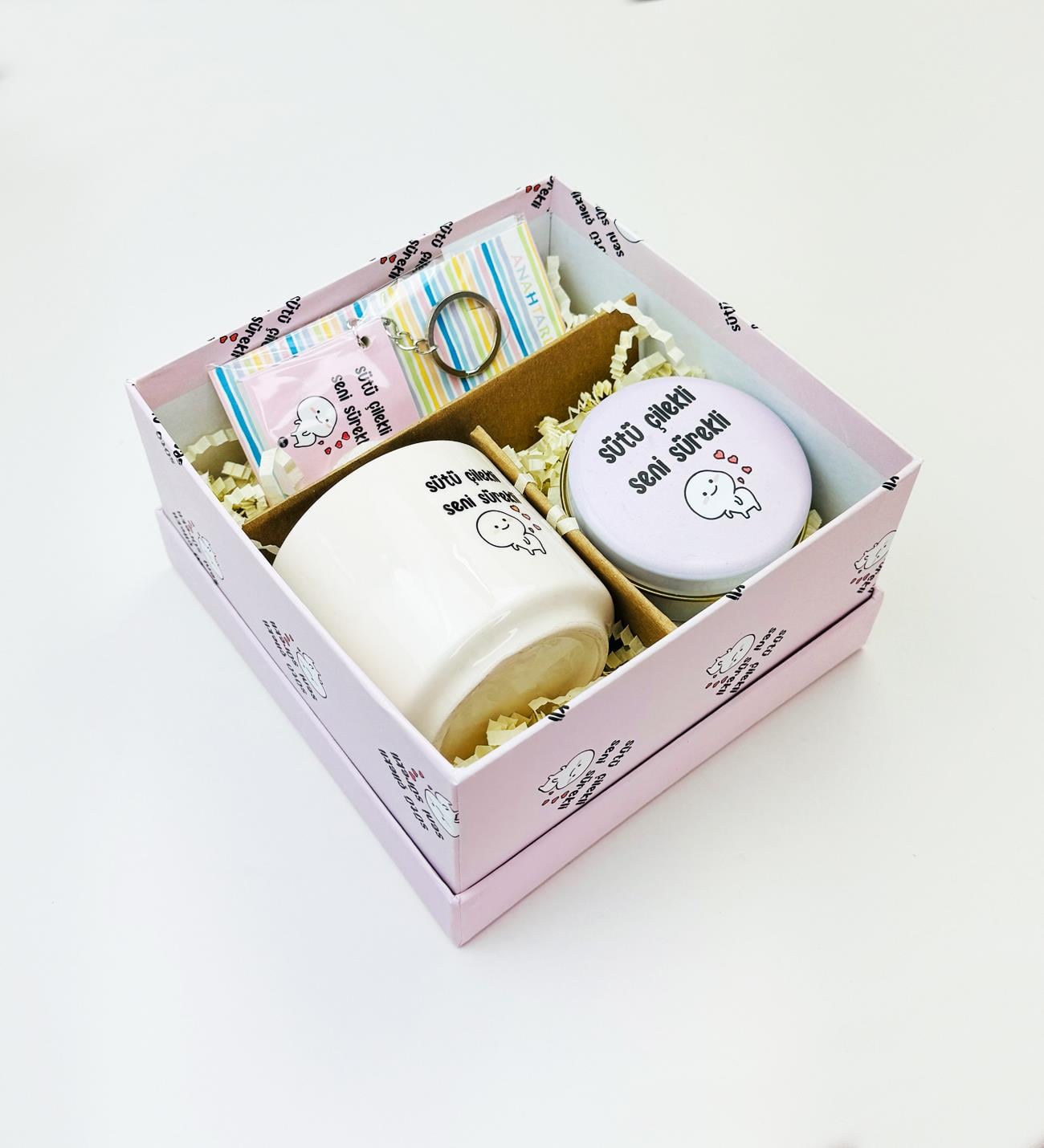 Sütü Çilekli Tasarımlı Kutulu Hediye SetigiftmodaGmhs101988