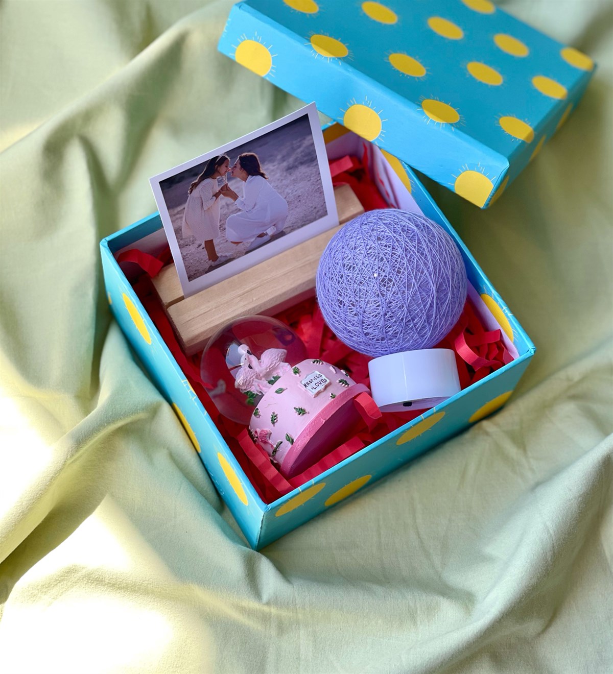 Özel Kutulu Mini Flamingo Kar Küresi Ahşap Fotoğraf Tutucu Ve Mini Hasır Lamba Hediye SetiGiftmodaGmhs100729