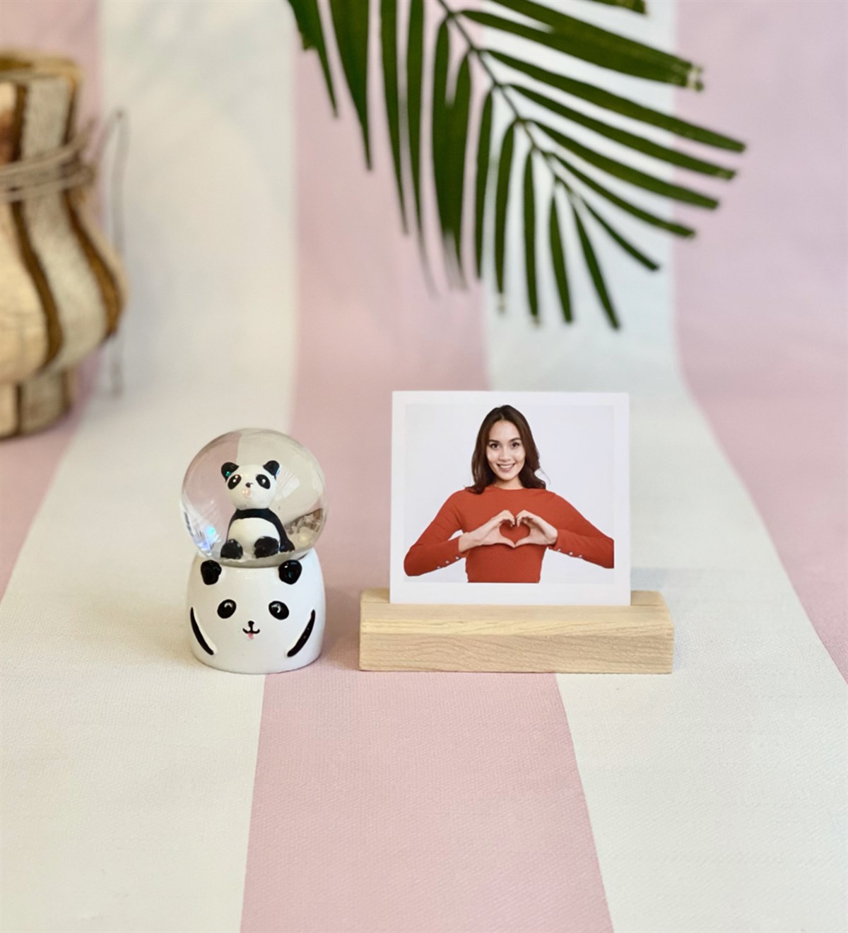 Kişiye Özel Ahşap Fotoğraf Tutucu Ve Panda Mini Kar Küresi SetGiftmoda Gmhs100499