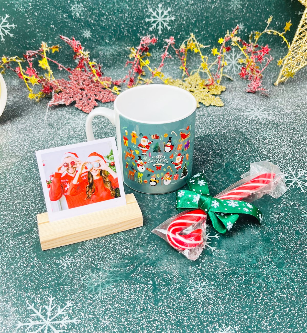 Kişiye Özel Ahşap Fotoğraf Tutucu Mutlu Noeller Yılbaşı Tasarımlı Kupa Ve Baston Şeker SetgiftmodaGmhs101286