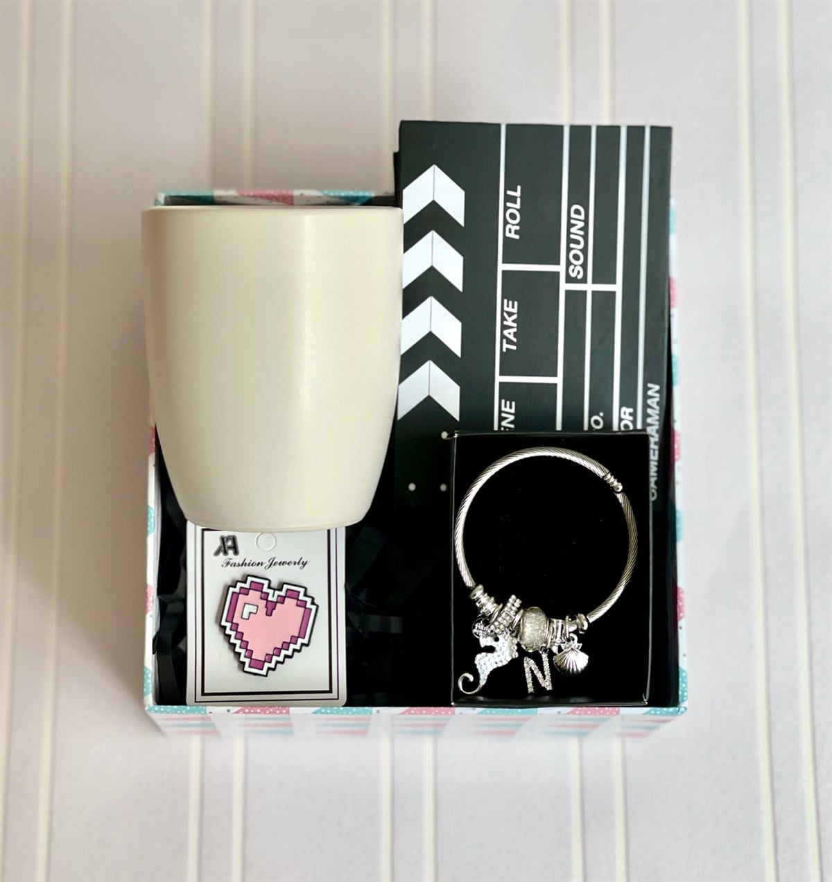Klaket Tasarımlı Mini Albüm Beyaz Bulut Kupa Rozet Ve Deniz Atı Pandora Bileklik Hediye SetigiftmodaGmhs100897