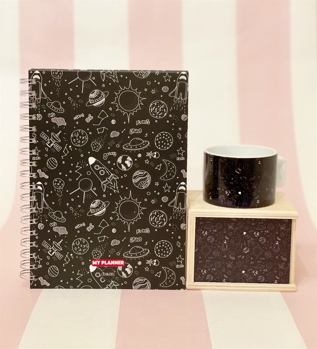 Galaxy Tasarımlı Konuşan Ajanda Ve Kutulu Kupa Hediye SetiGiftmodaGmhs100488