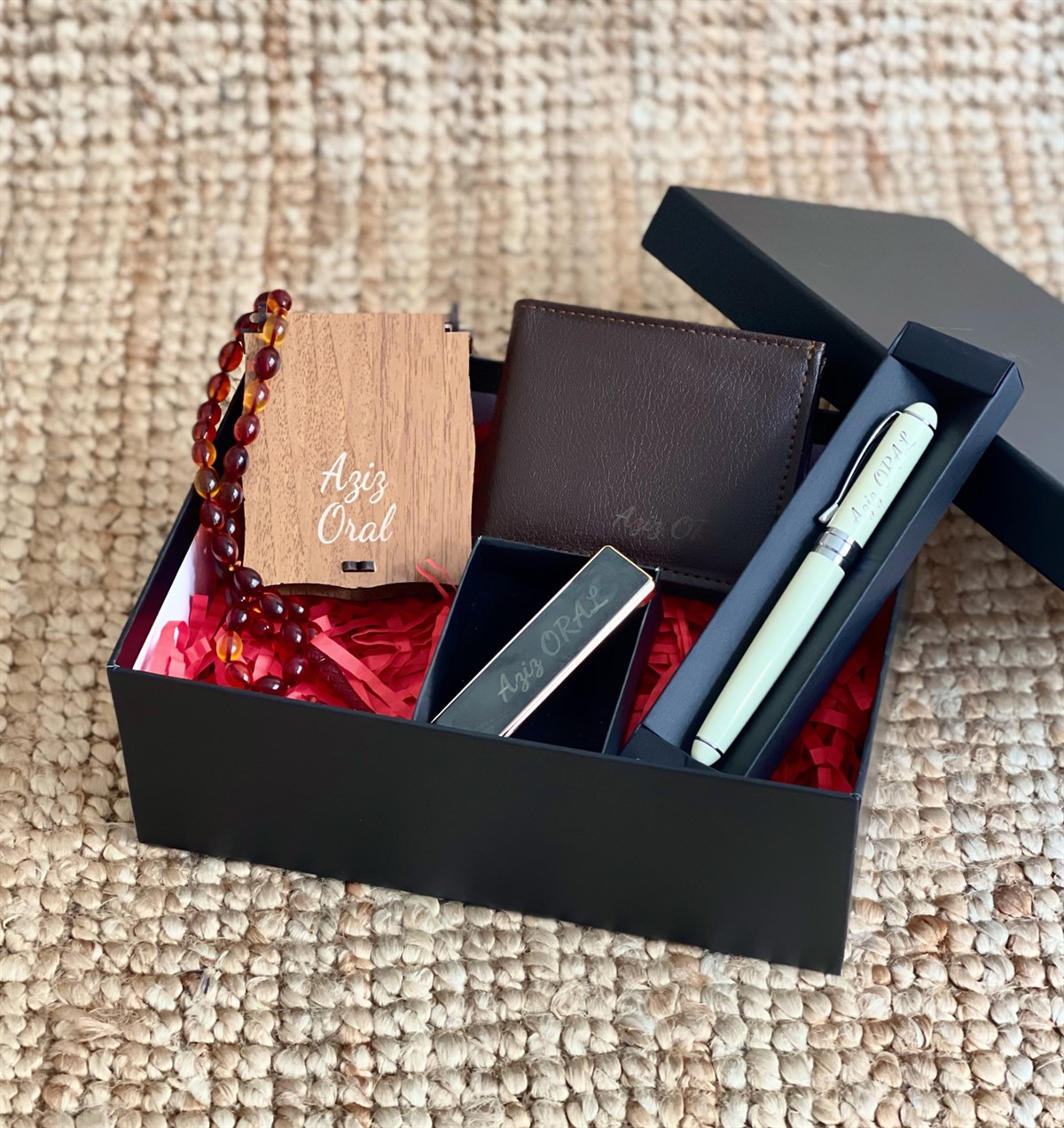 Kişiye Özel Özel Kutulu Ateş Rengi Tesbih Usb Şarjlı Çakmak Cüzdan Ve Tükenmez Kalem Hediye SetigiftmodaGmhs1007819