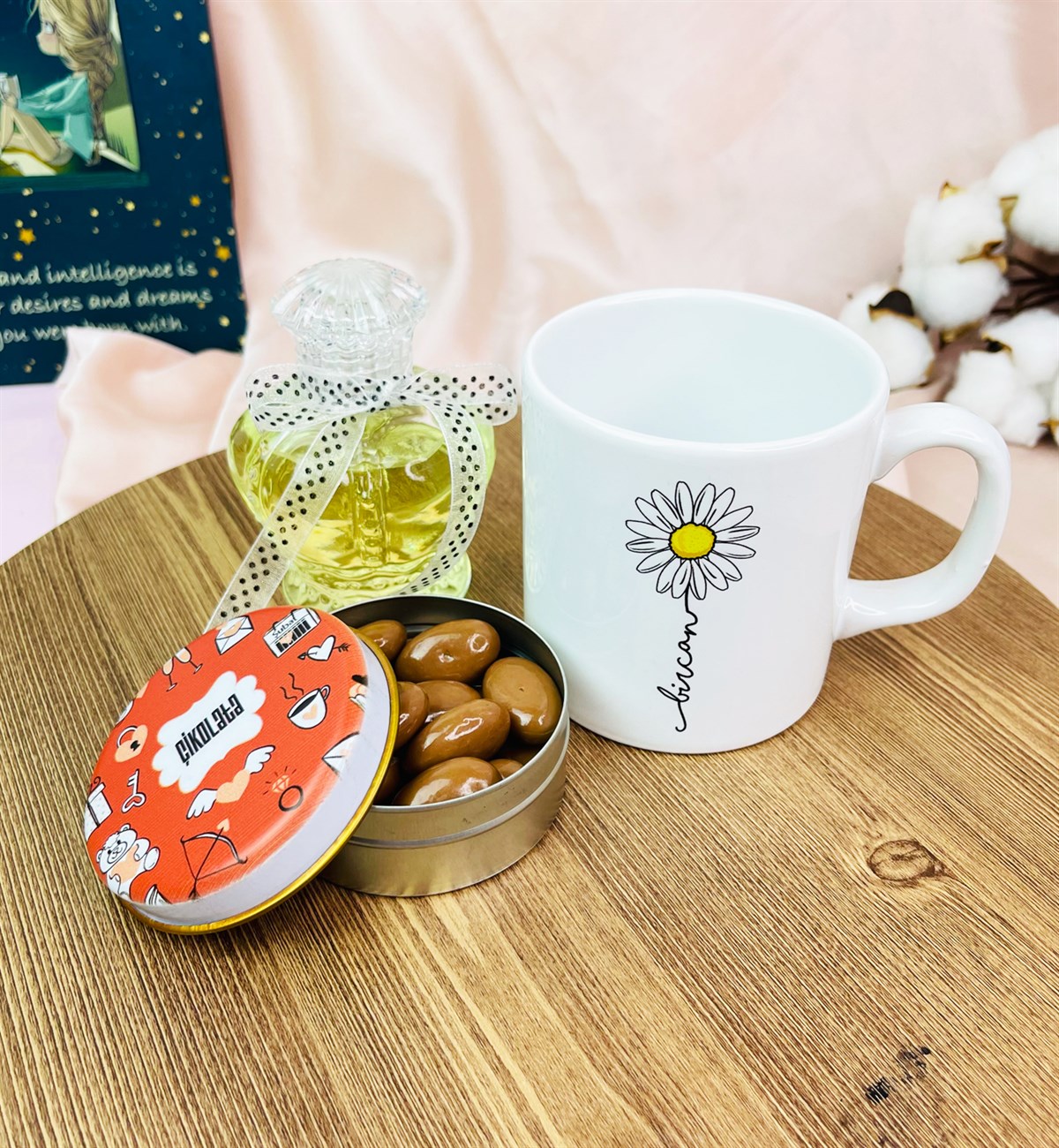 Kişiye Özel Papatya Tasarımlı Kadınlara Özel Hediye SetigiftmodaGmhs101578