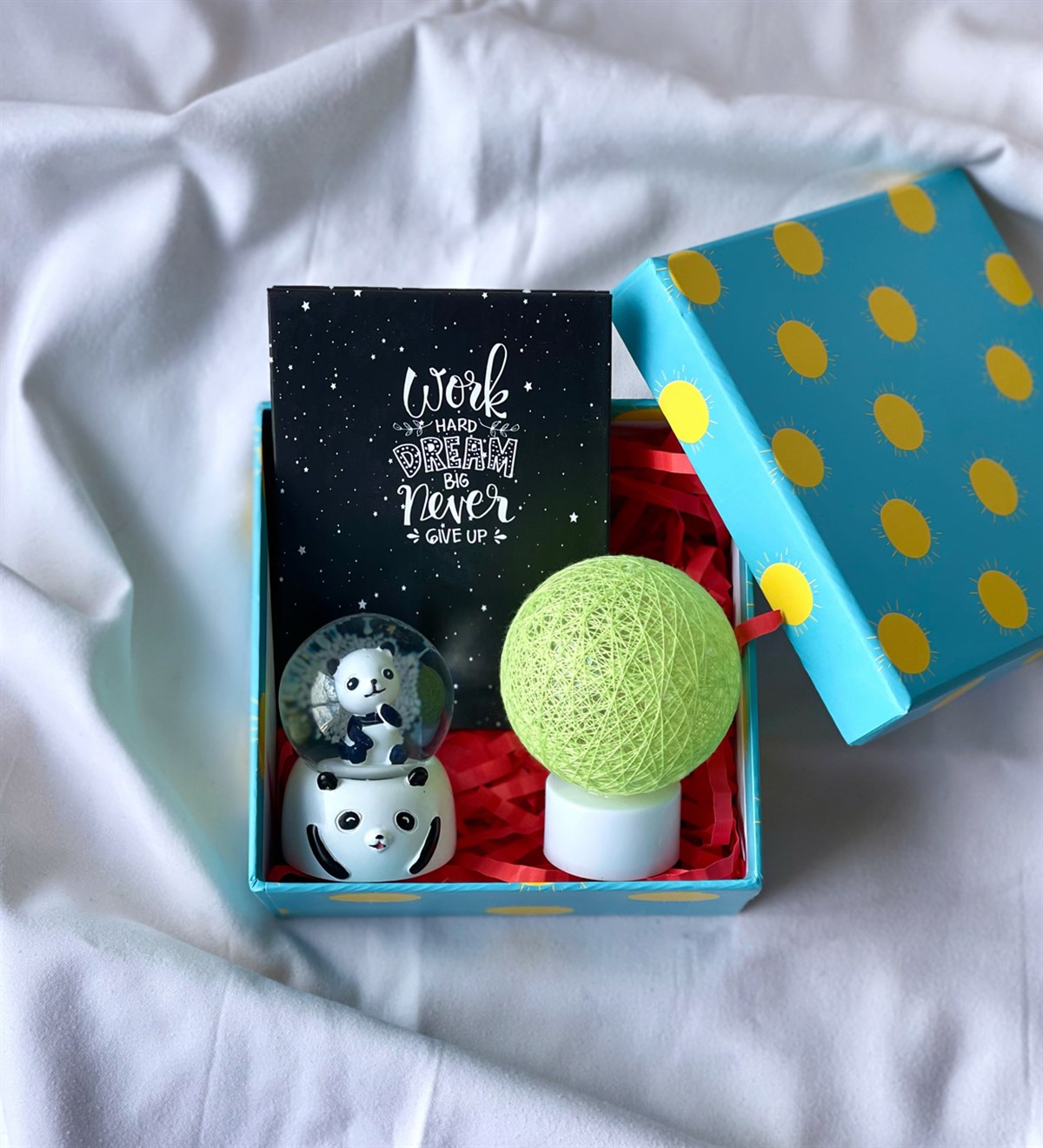 Özel Kutulu Work Hard Dream Mini Albüm Mini Panda Kar Küresi Ve Hasır Lamba SetgiftmodaGmhs100674