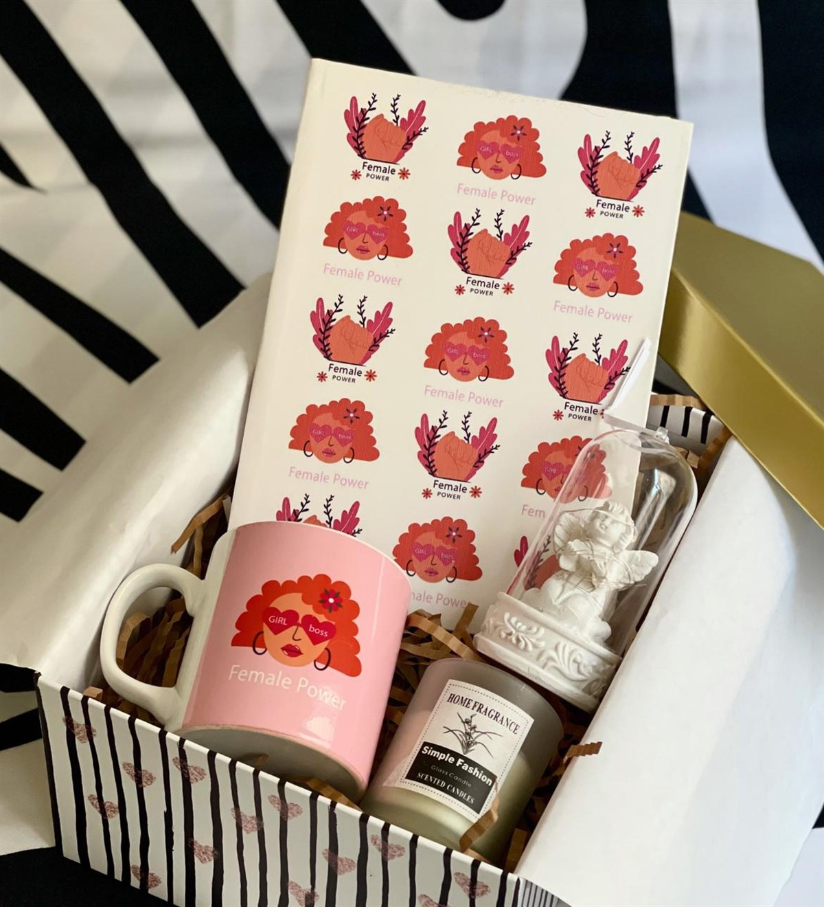 Işıklı Melek Biblo Kadın Gücü Tasarımlı Kupa Ajanda Ve Kokulu Cam Mum Kadınlara Özel Hediye SetiGiftmodaGmhs100443