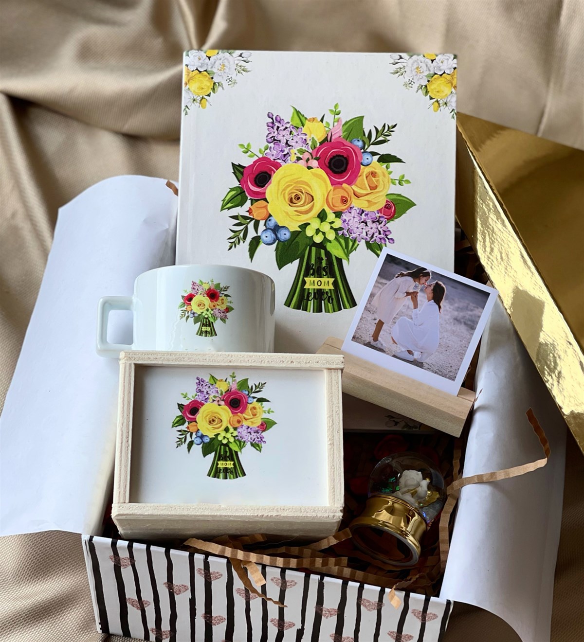 Best Mom Tasarımlı Kutulu Kupa Ajanda Mini Altınyaldızlı Melek Kar Küresi Ve Ahşap Fotoğraf Standı Anneler Günü Hediye SetigiftmodaGmhs100587