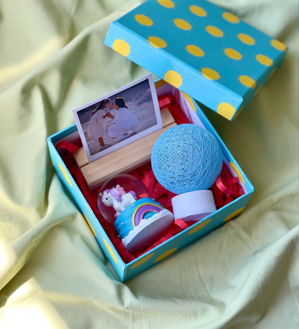 Özel Kutulu Mini Unicorn Gökkuşağı Kar Küresi Ahşap Fotoğraf Tutucu Ve Mini Hasır Lamba Hediye SetiGiftmodaGmhs100730