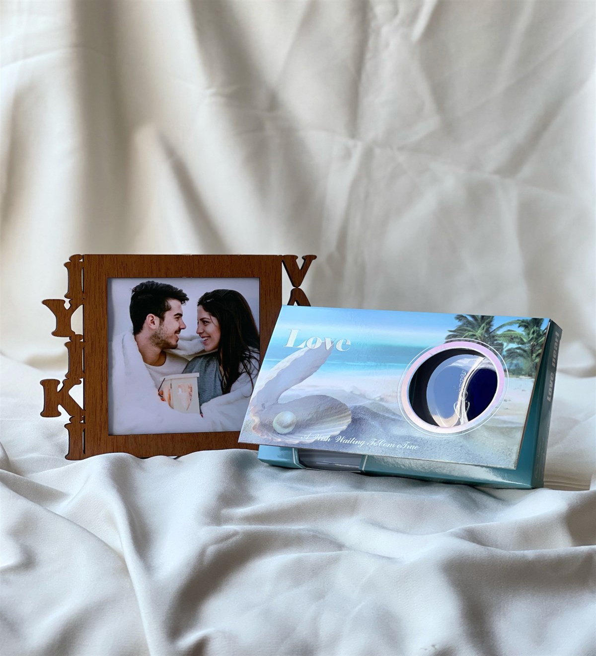 Ahşap İyiki Varsın Çeçeve Ve İnci Kolye Hediye SetiGiftmodaGmhs100690