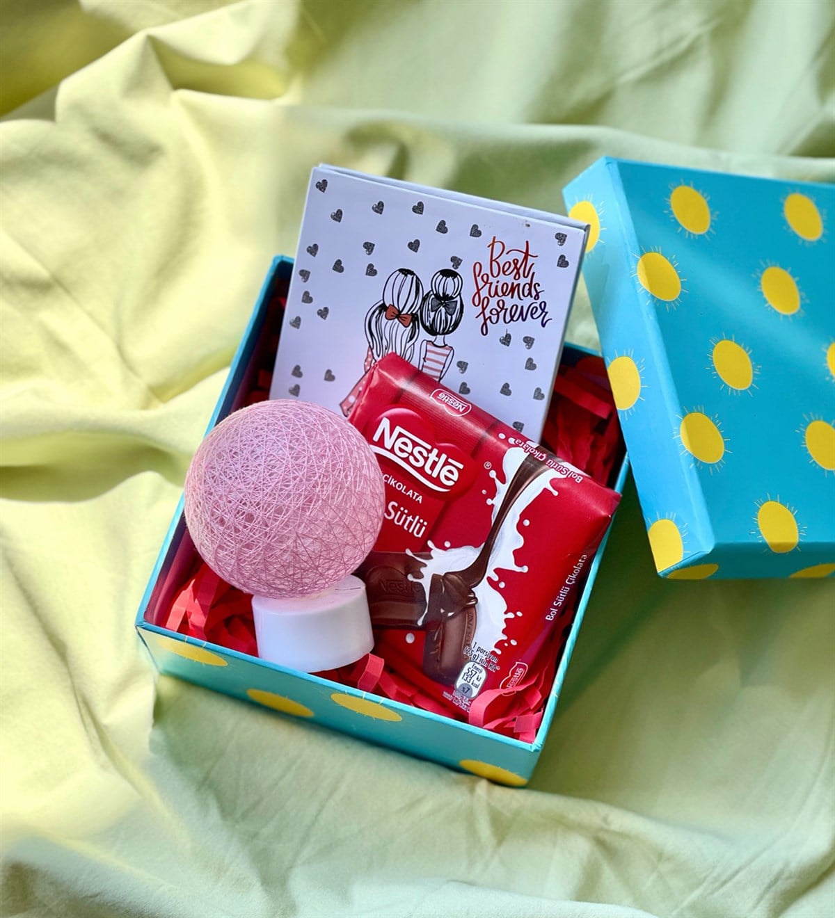 Özel Kutulu Best Friends Mini Albüm Çikolata Ve Mini Hasır Lamba Hediye SetiGiftmodaGmhs100727