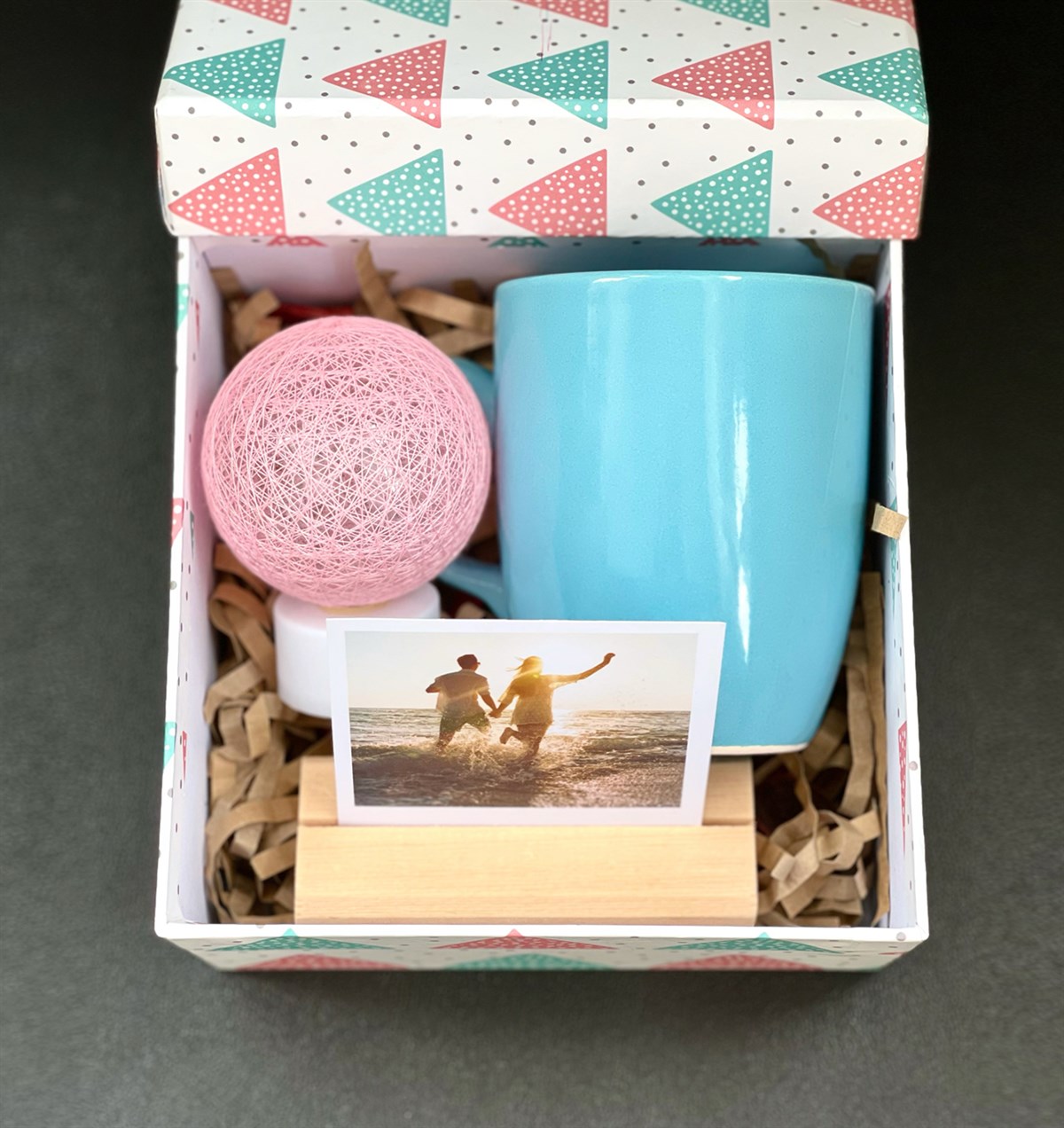 Kişiye Özel Ahşap Standlı Fotoğraf Mavi Bulut Kupa ve Hasır Lamba Mini SetgiftmodaGmhs100844