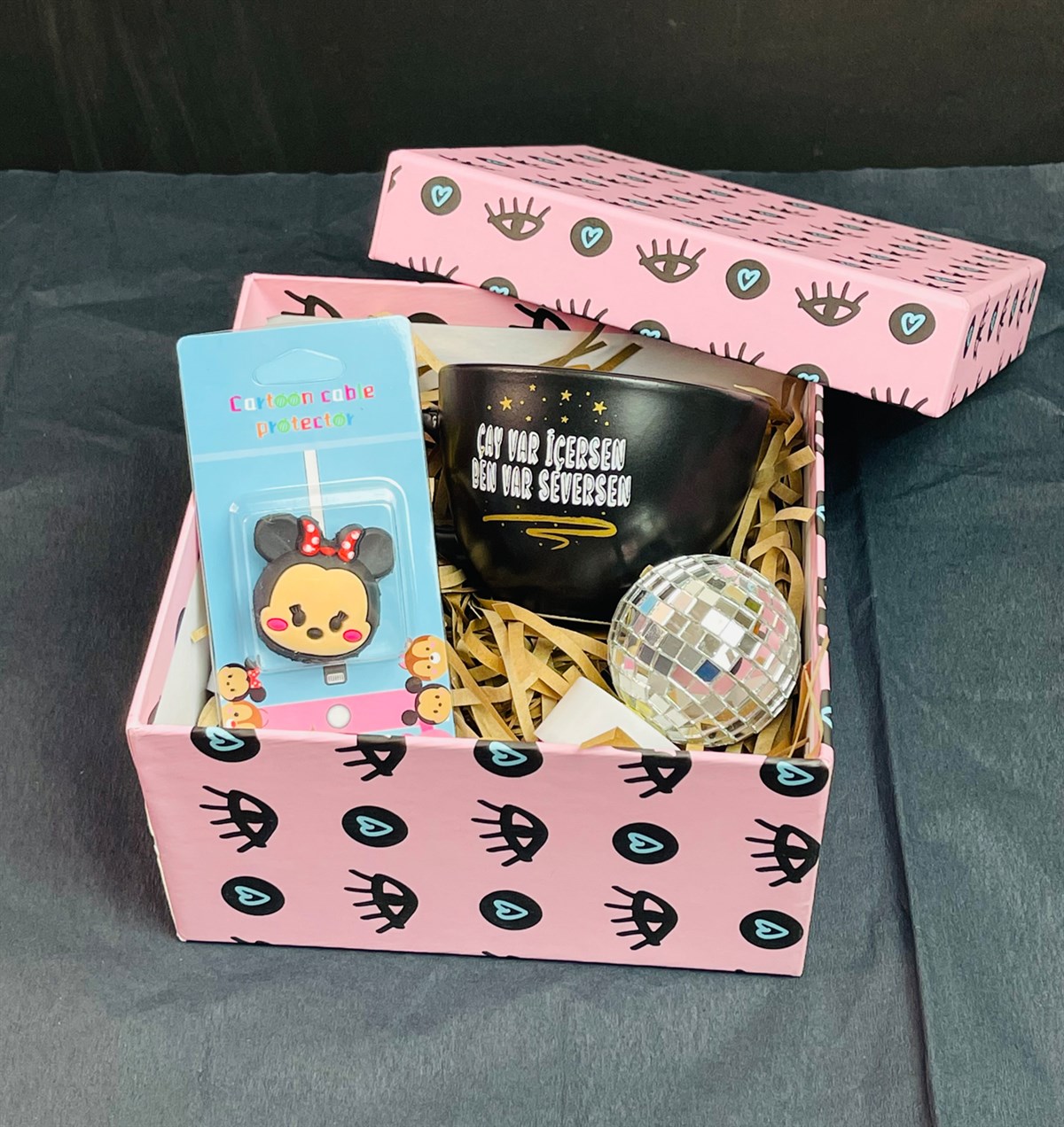 Siyah Çay Var İçersen Ben Var Seversen Tasarımlı 6 Cm Kupa Kablo Koruyucu Ve Mini Disko LambagiftmodaGmhs101236