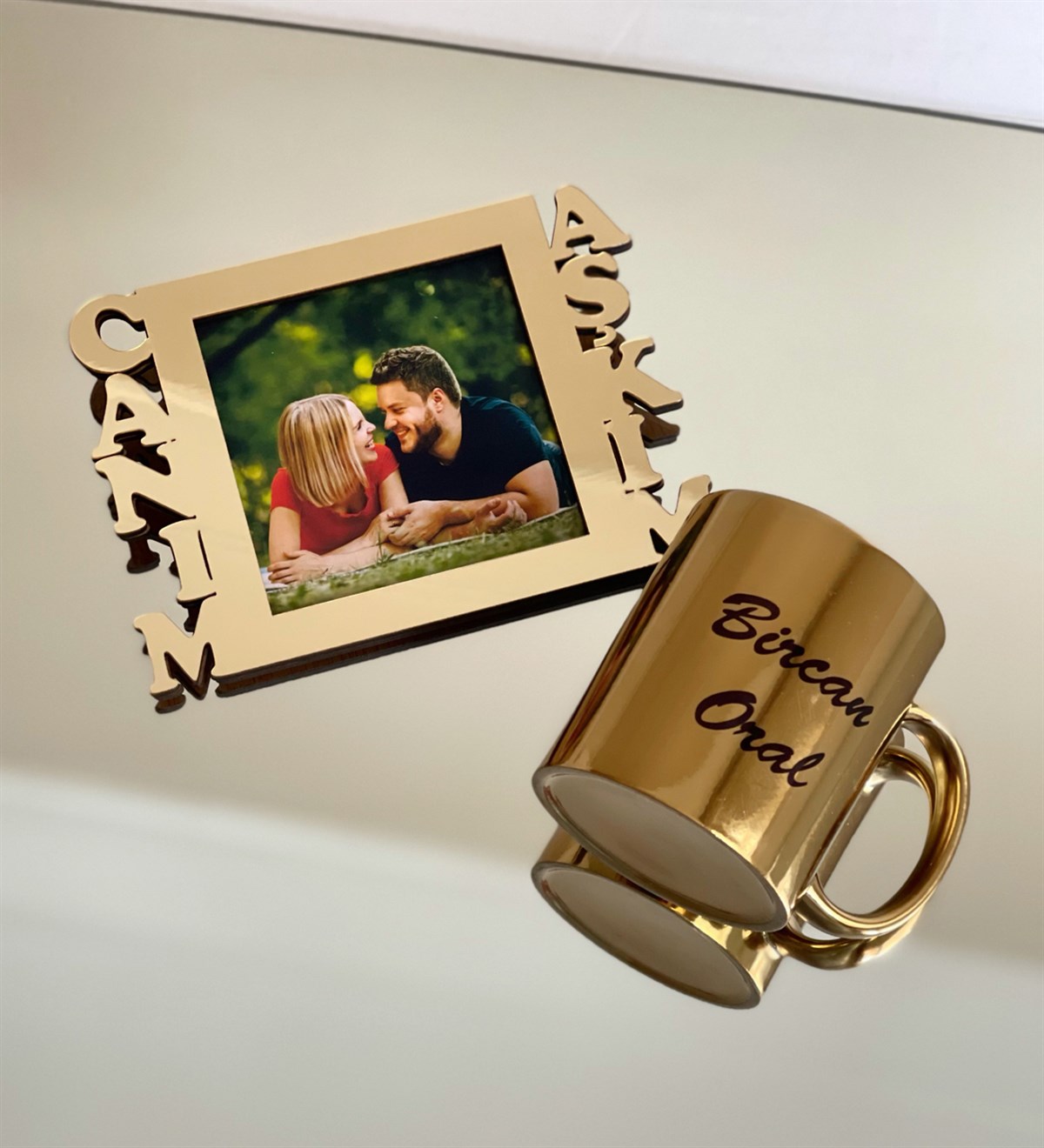 Kişiye Özel Fotoğraflı Canım Aşkım Standlı Mdf Gold Çerçeve Ve Gold Kupa SetgiftmodaGmhs100523-Gmfc100050-Gmkp100155