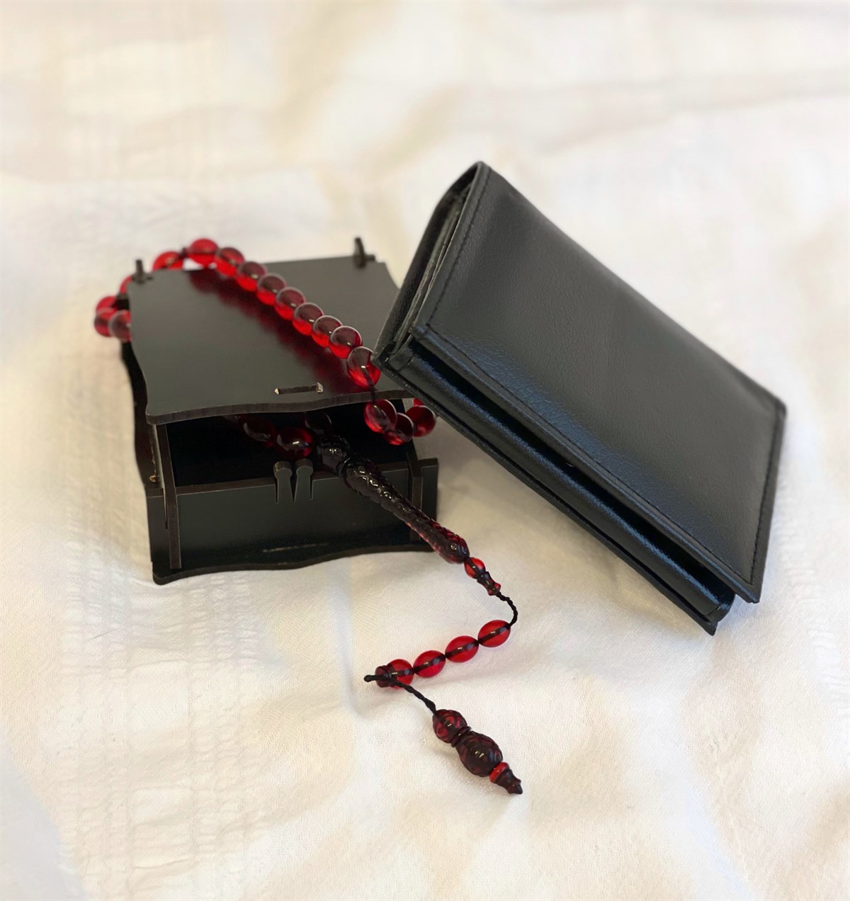  Özel Kutulu Kırmızı Tesbih Ve Siyah Cüzdan Erkeklere Özel Hediye SetiGiftmodaGmhs100791