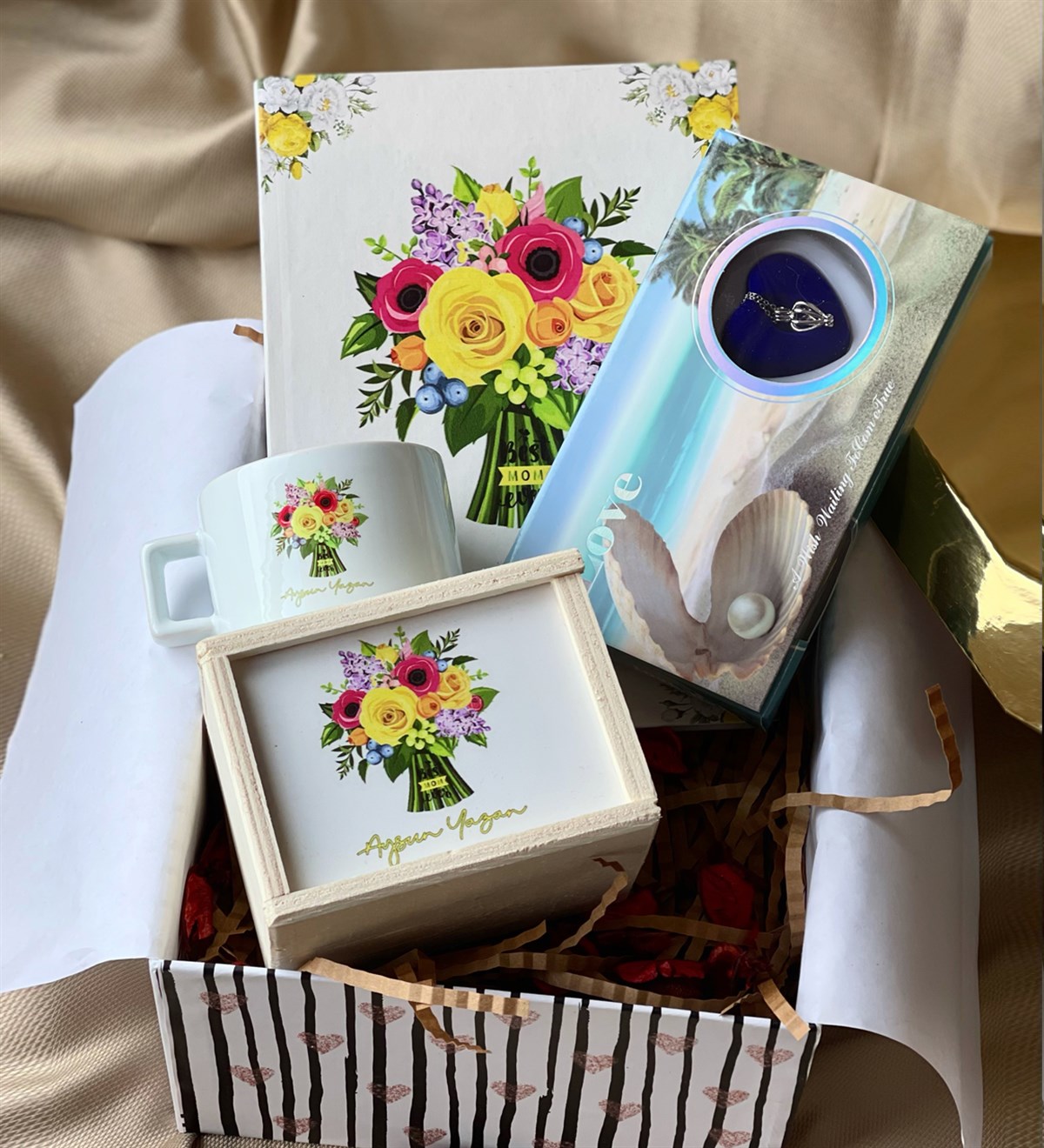 Kişiye Özel Best Mom Tasarımlı Kutulu Kupa Ajanda Ve İnci Kolye Anneler Günü Hediye SetigiftmodaGmhs100574