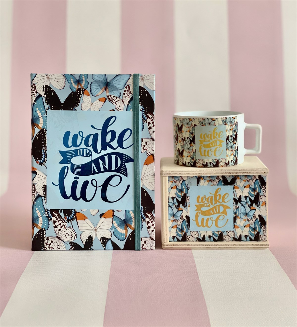 Wake Up And Live Tasarımlı Lastikli Defter Ve Kutulu Kupa SetGiftmodaGmhs100555- Gmkp100159-Gmd100053