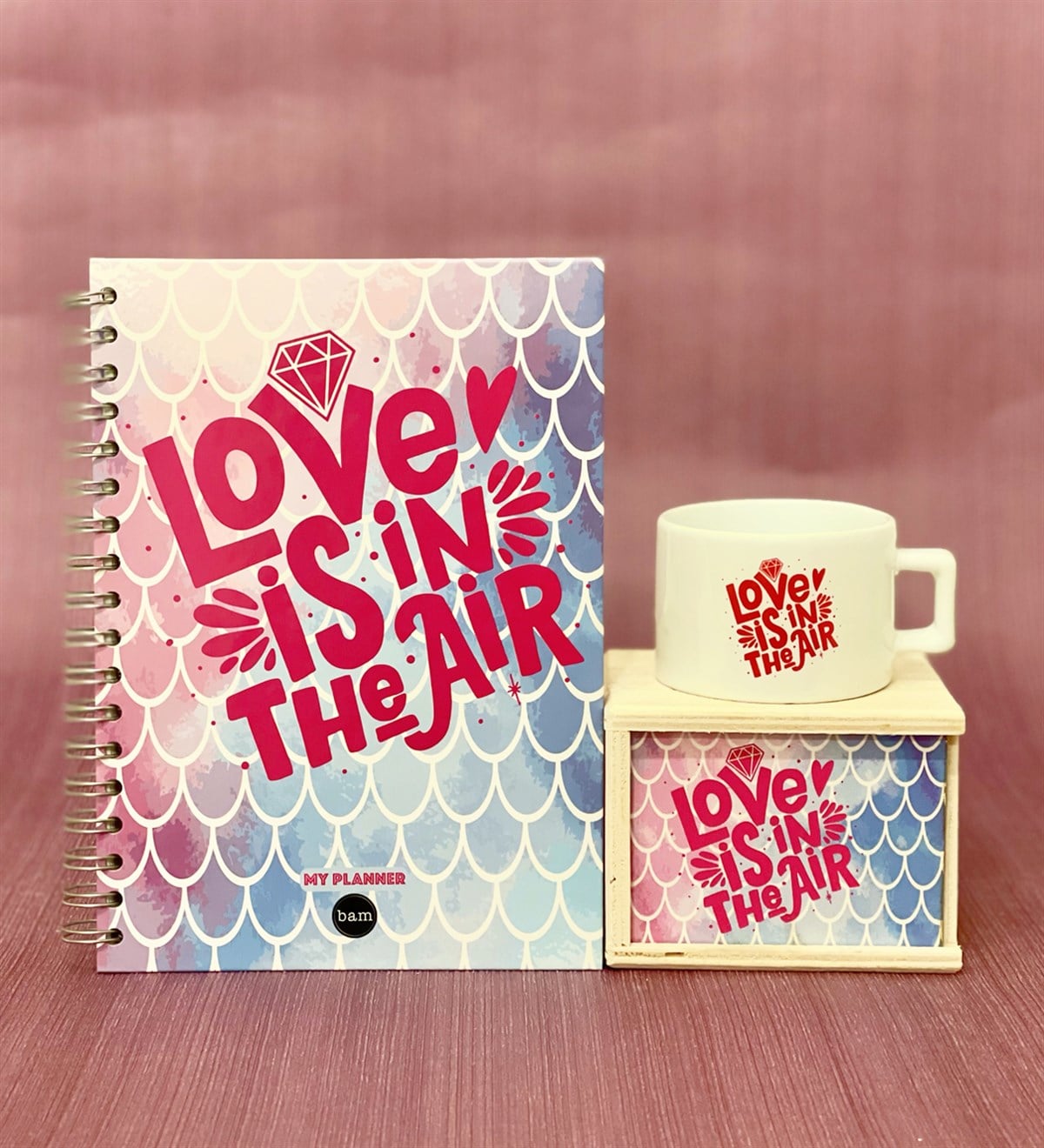 Havada Aşk Var Tasarımlı Konuşan Ajanda Ve Kutulu Kupa Hediye SetiGiftmodaGmhs100493