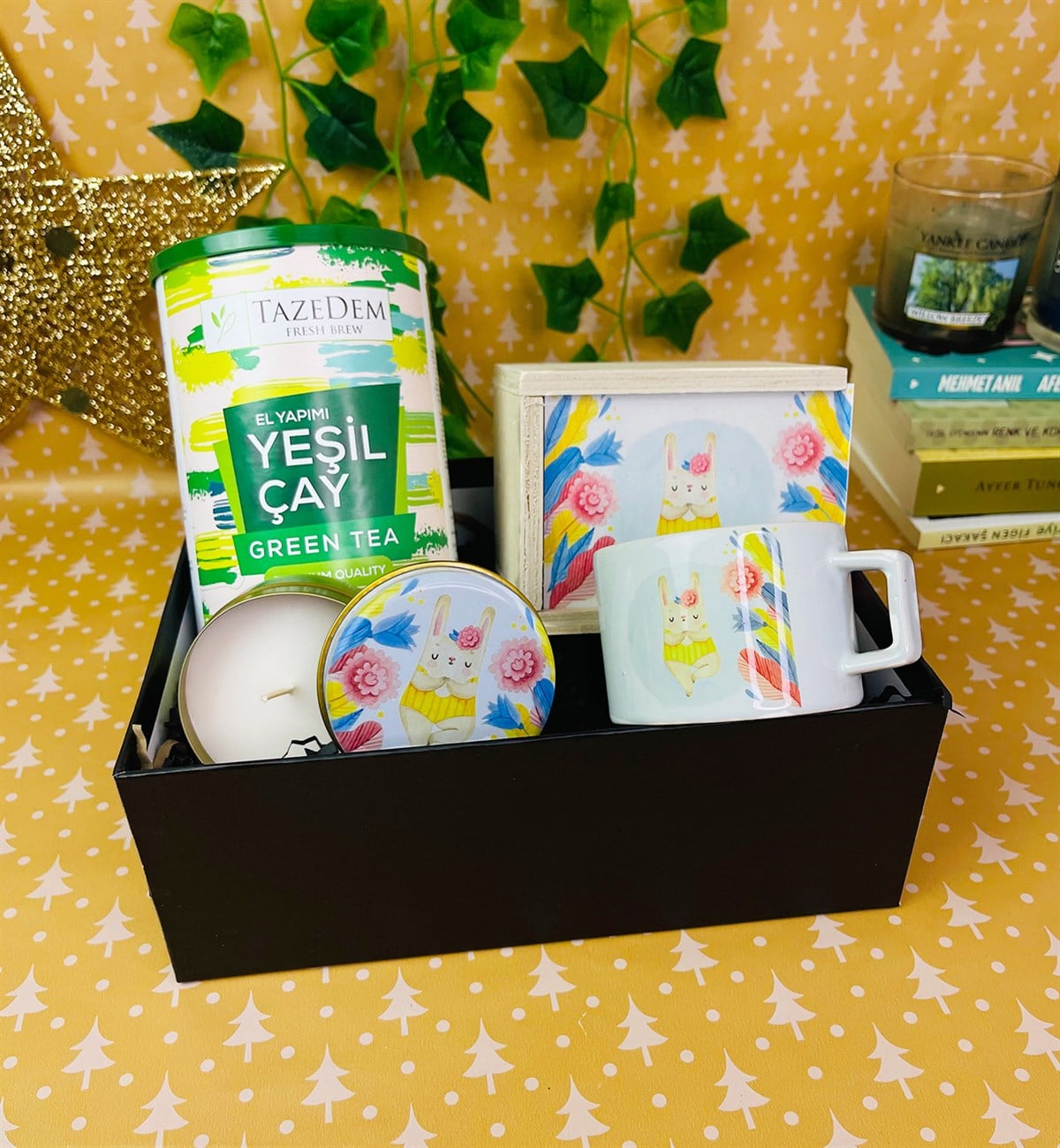 Huzurlu Tavşan Tasarımlı Mum Kutulu Kupa Ve İlk Hasat Premium Yeşil Çay Hediye SetigiftmodaGmhs101379