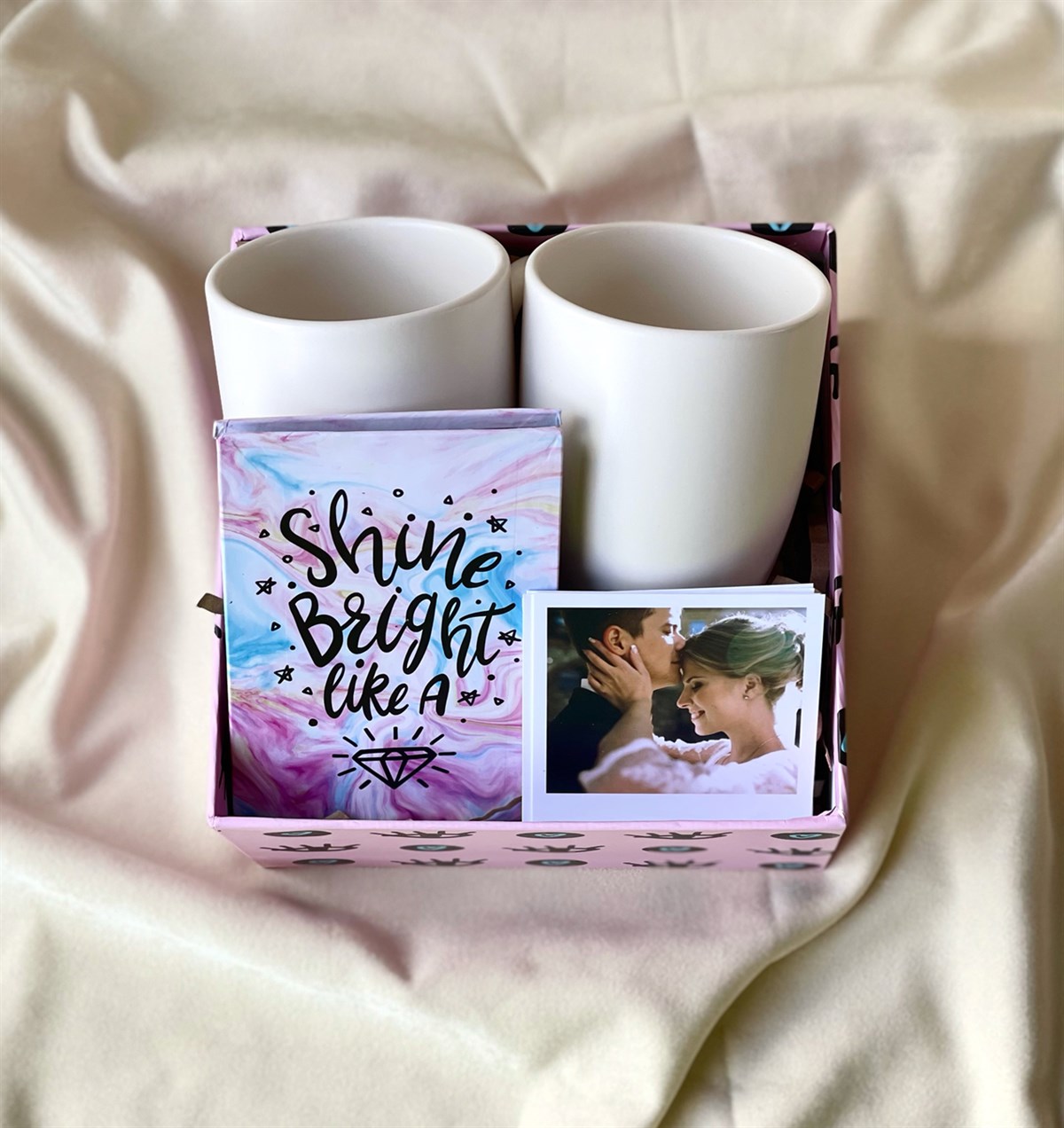 Kişiye Özel Elmas Motto Tasarımlı Mini Albüm Ve 2'li Beyaz Bulut Kupa Mini Hediye SetigiftmodaGmhs100865