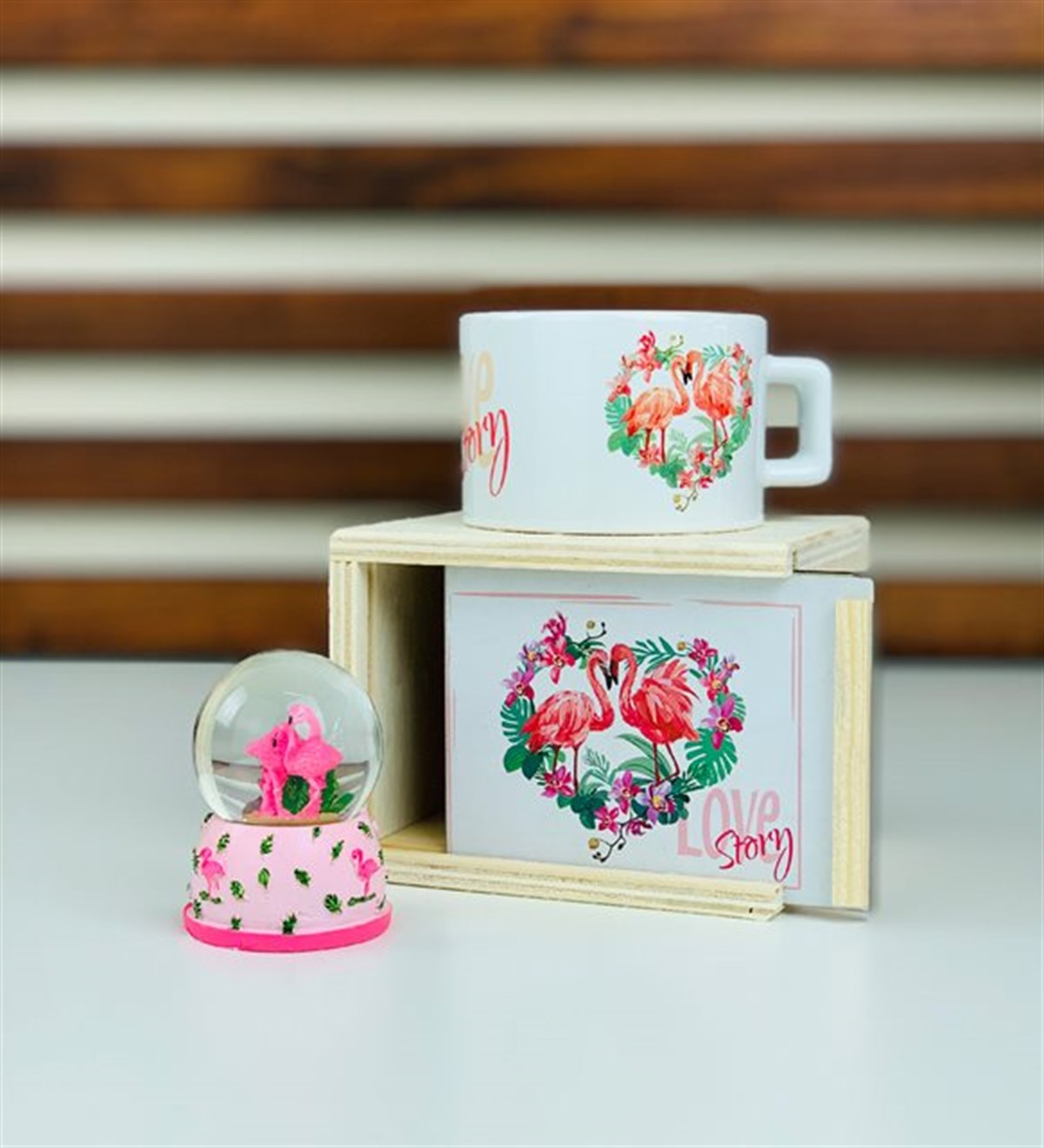  Flamingo Ahşap Kutulu Fincan Ve Pembe Kar Küresi Hediye SetiGiftmodaflamingo-1001-Pembe