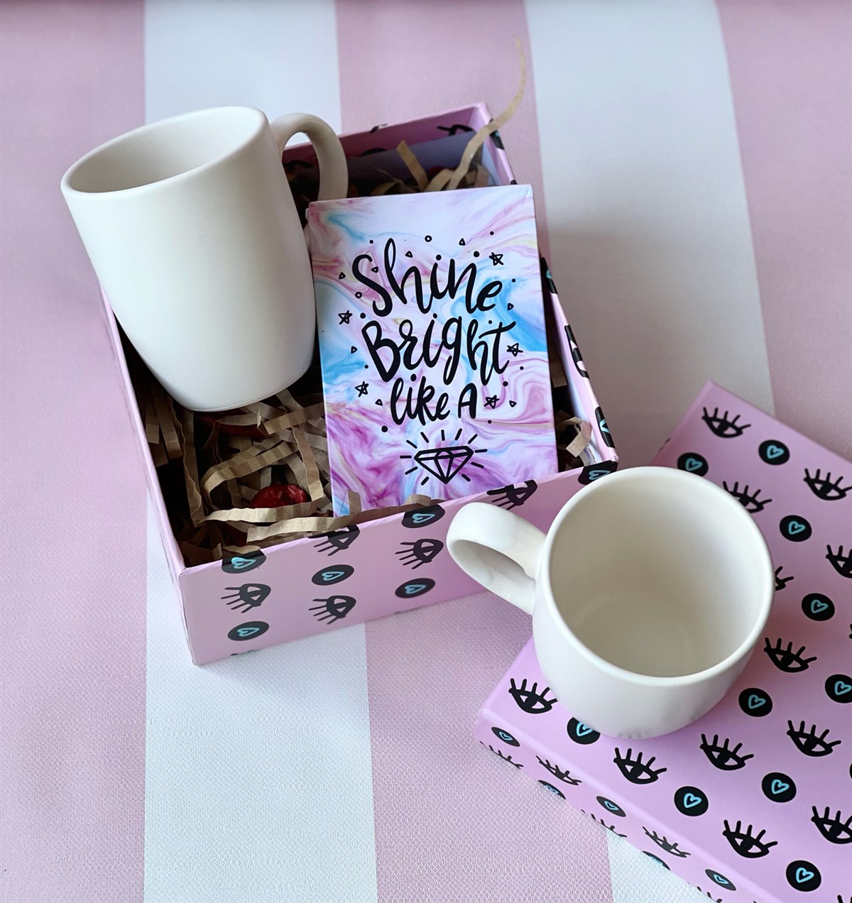 Elmas Motto Tasarımlı Mini Albüm Ve 2'li Beyaz Bulut Kupa Mini Hediye SetigiftmodaGmhs100871