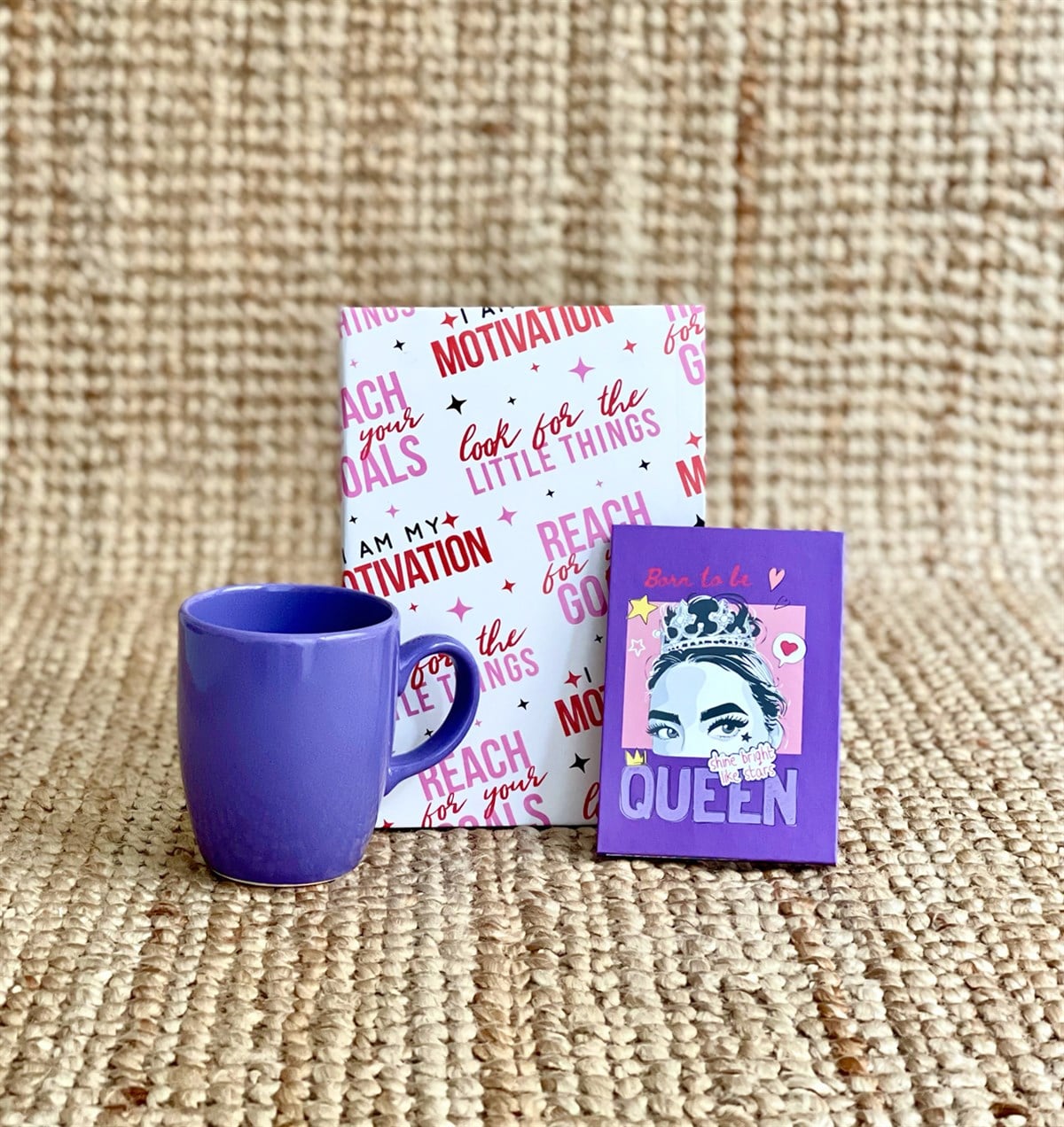Pink Queen Tasarımlı Mini Albüm Mor Bulut Kupa Ve I Am My Motivation Tasarımlı Defter Hediye SetigiftmodaGmhs100933