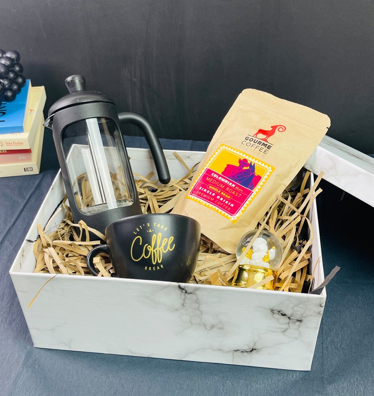 Kahve Molası Verelim Siyah 6 Cm Kupa French Press Filtre Kahve Ve Mini Altınyaldızlı Kar KüresigiftmodaGmhs101242