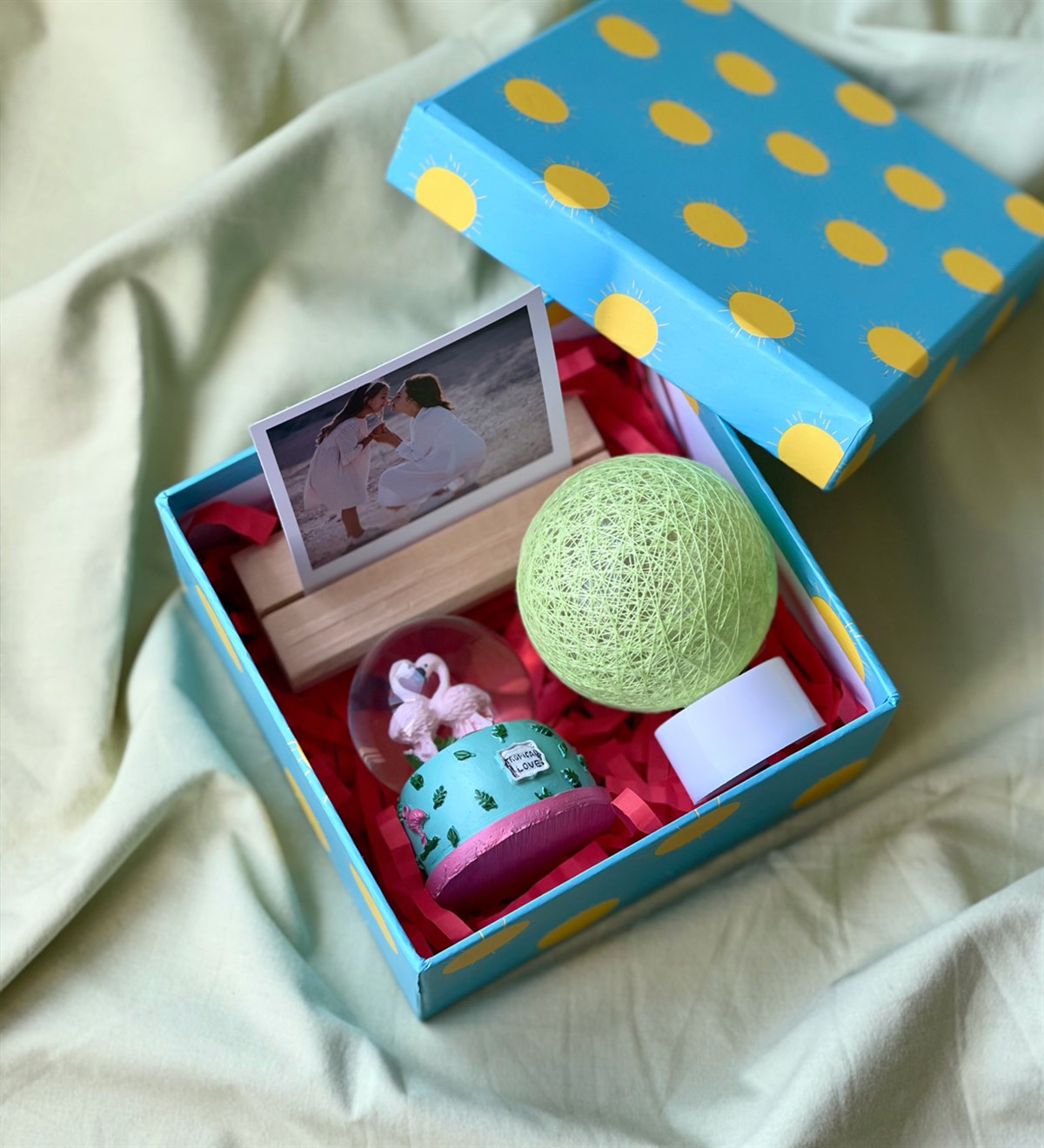 Özel Kutulu Mini Flamingo Kar Küresi Ahşap Fotoğraf Tutucu Ve Mini Hasır Lamba SetGiftmodaGmhs100737