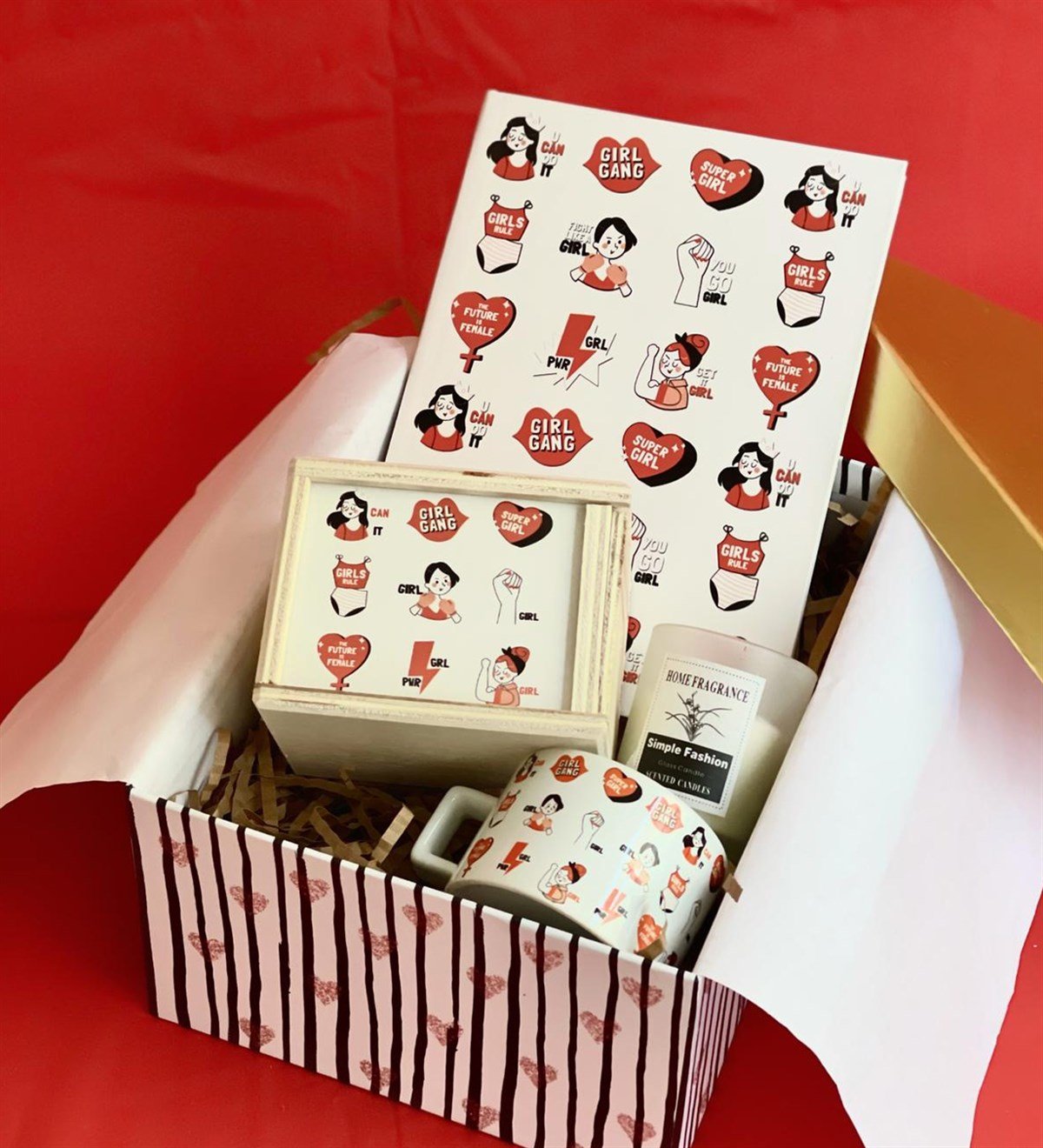 Girl Gang Tasarımlı Tarihsiz Ajanda Kutulu Kupa Ve Kokulu Cam Mum Kadınlara Özel Hediye SetiGiftmodaGmhs100448