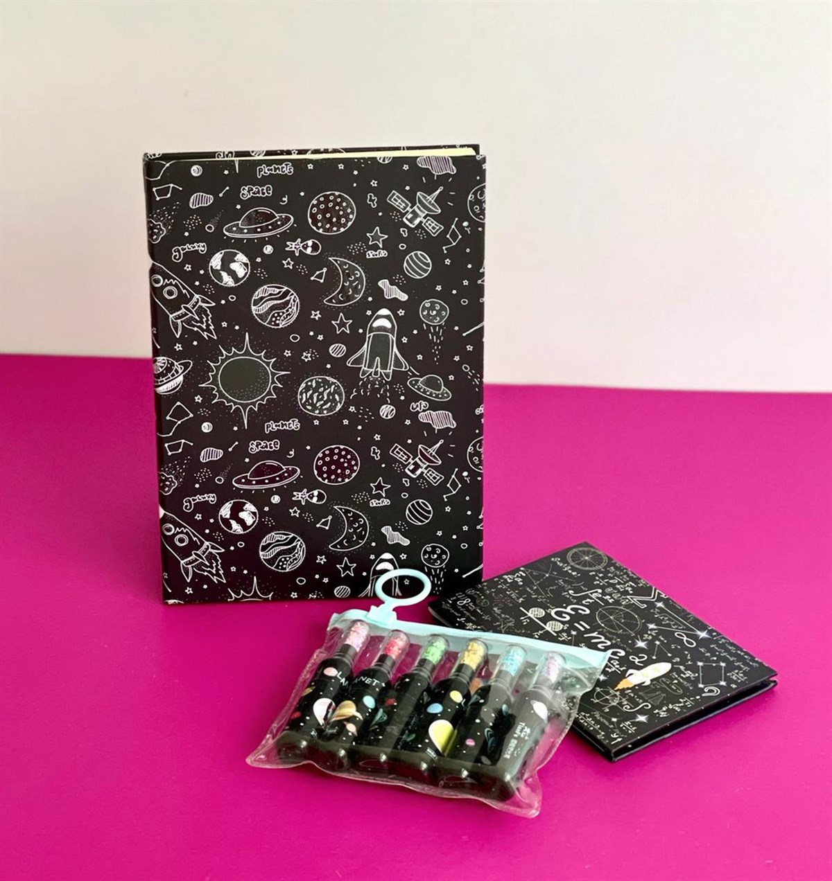 Galaxy Tasarımlı Lastikli Defter Emc2 Mini Albüm Ve Galaxy Keçeli Kalem giftmodaGmhs101165