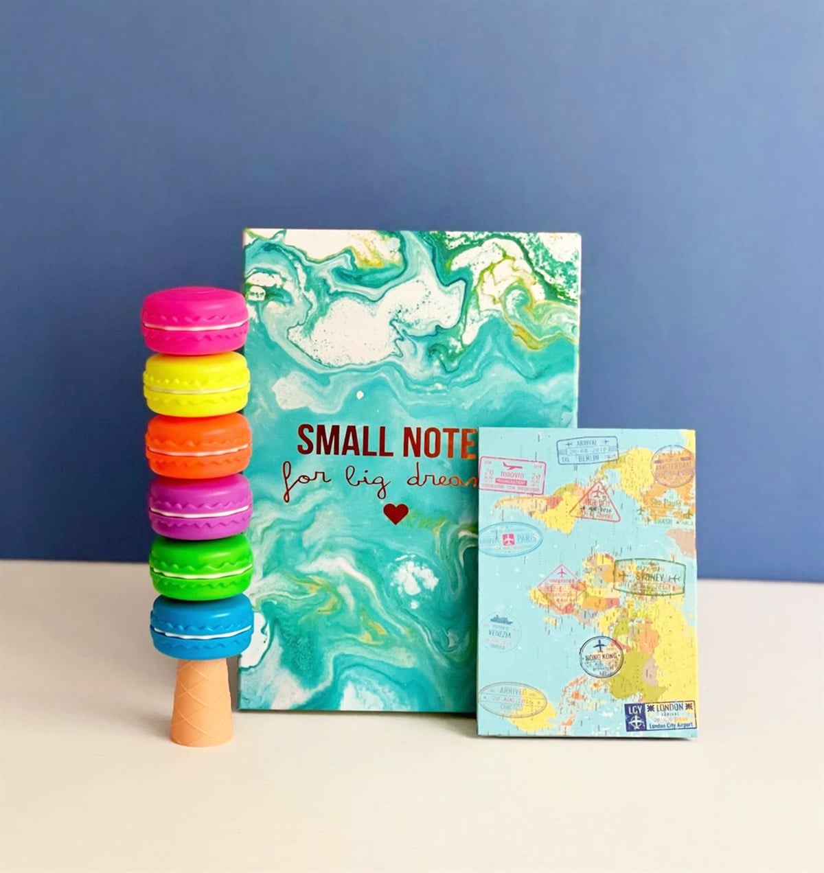 Small Notes Tasarımlı Lastikli Defter Travel Mini Albüm Ve Makoron Keçeli Kalem giftmodaGmhs101168