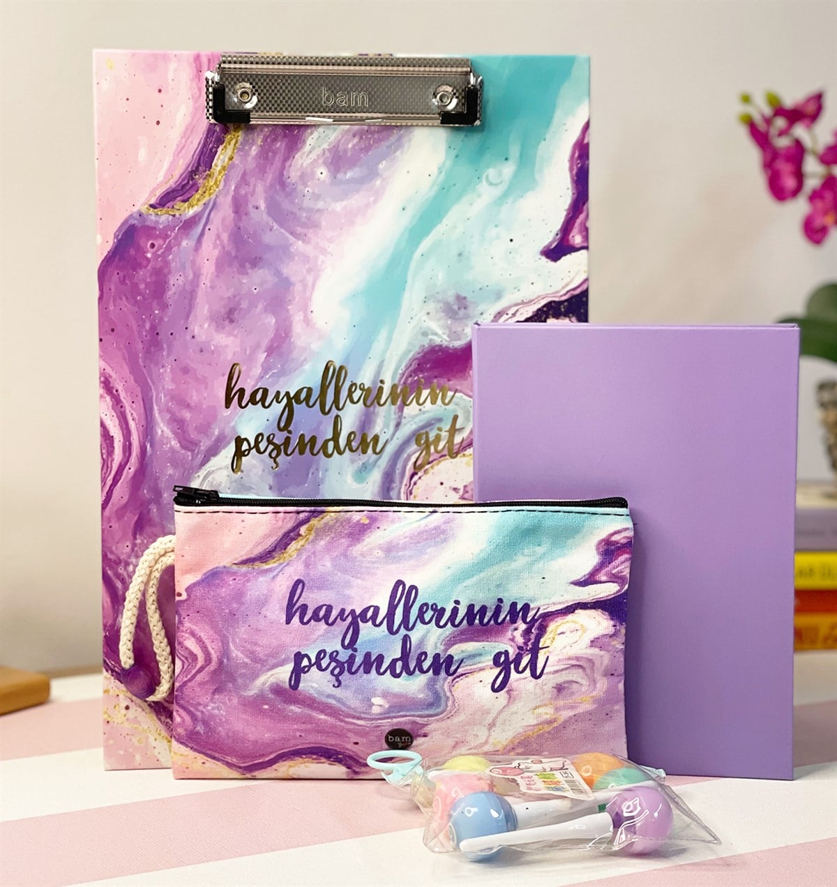 Hayallerinin Peşinden Git Tasarımlı Sekreterlik Lastikli Defter Kalemlik Ve Lolipop Kalem SetgiftmodaGmhs101186