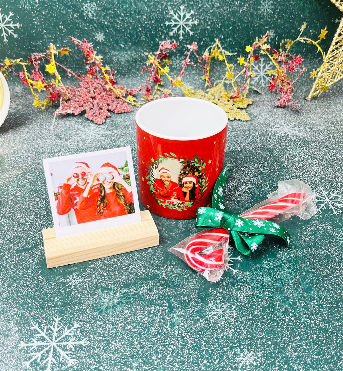 Kişiye Özel Ahşap Fotoğraf Tutucu Fotoğraflı Yılbaşı Tasarımlı Kupa Ve Baston Şeker SetgiftmodaGmhs101287