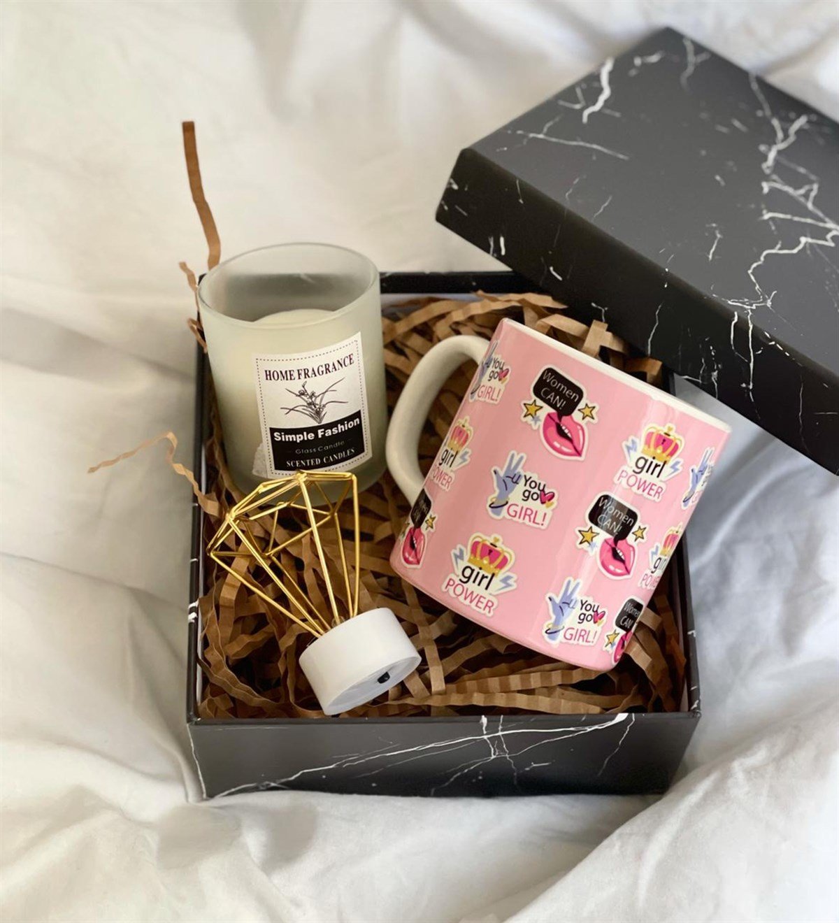 Özel Kutulu Woman Can Tasarımlı Kupa Kokulu Cam Mum Ve Mini Elmas Lamba Kadınlara Özel Hediye SetleriGiftmodaGmhs100436